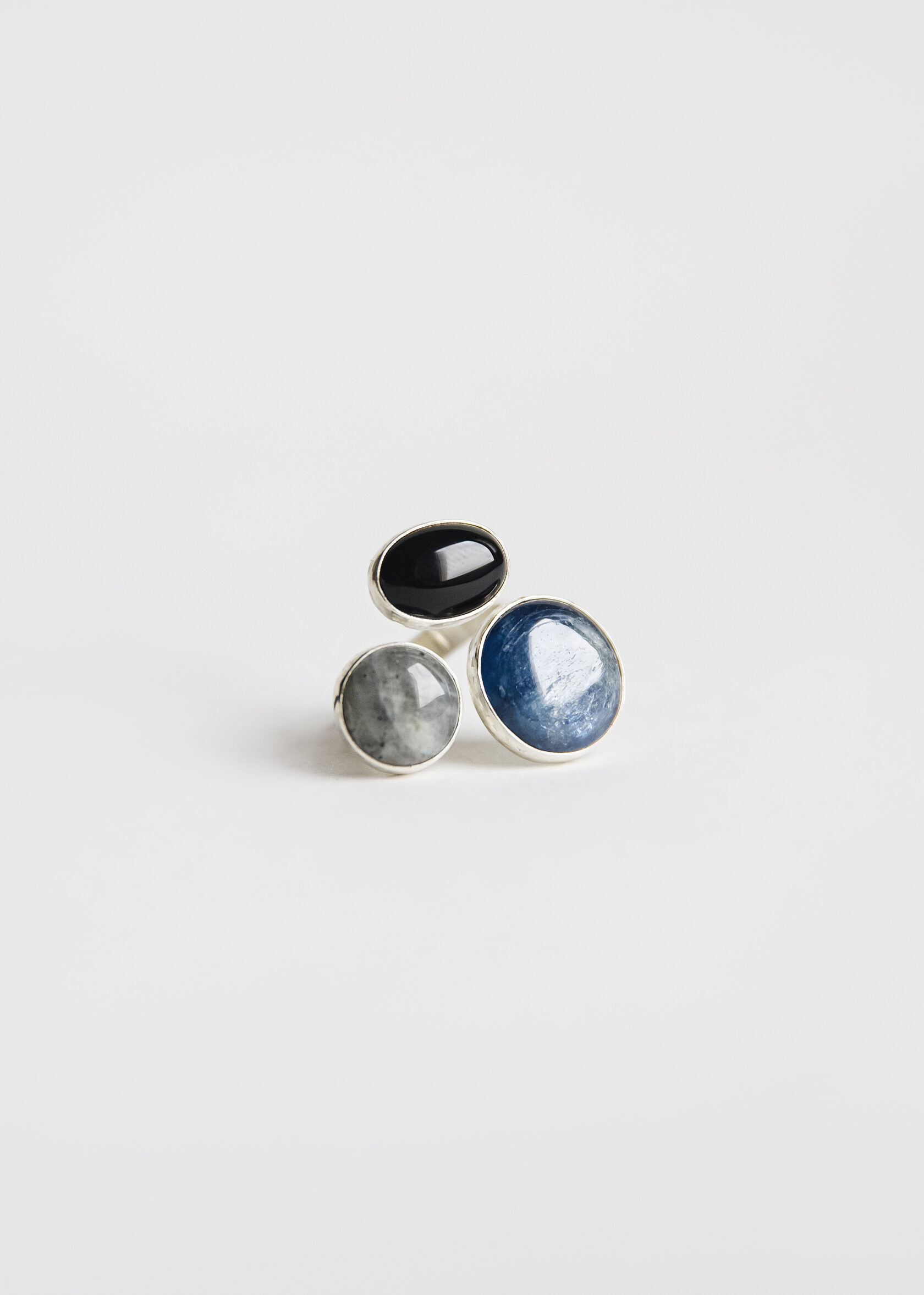 Кольцо с кианитом, агатом и лабрадоритом
