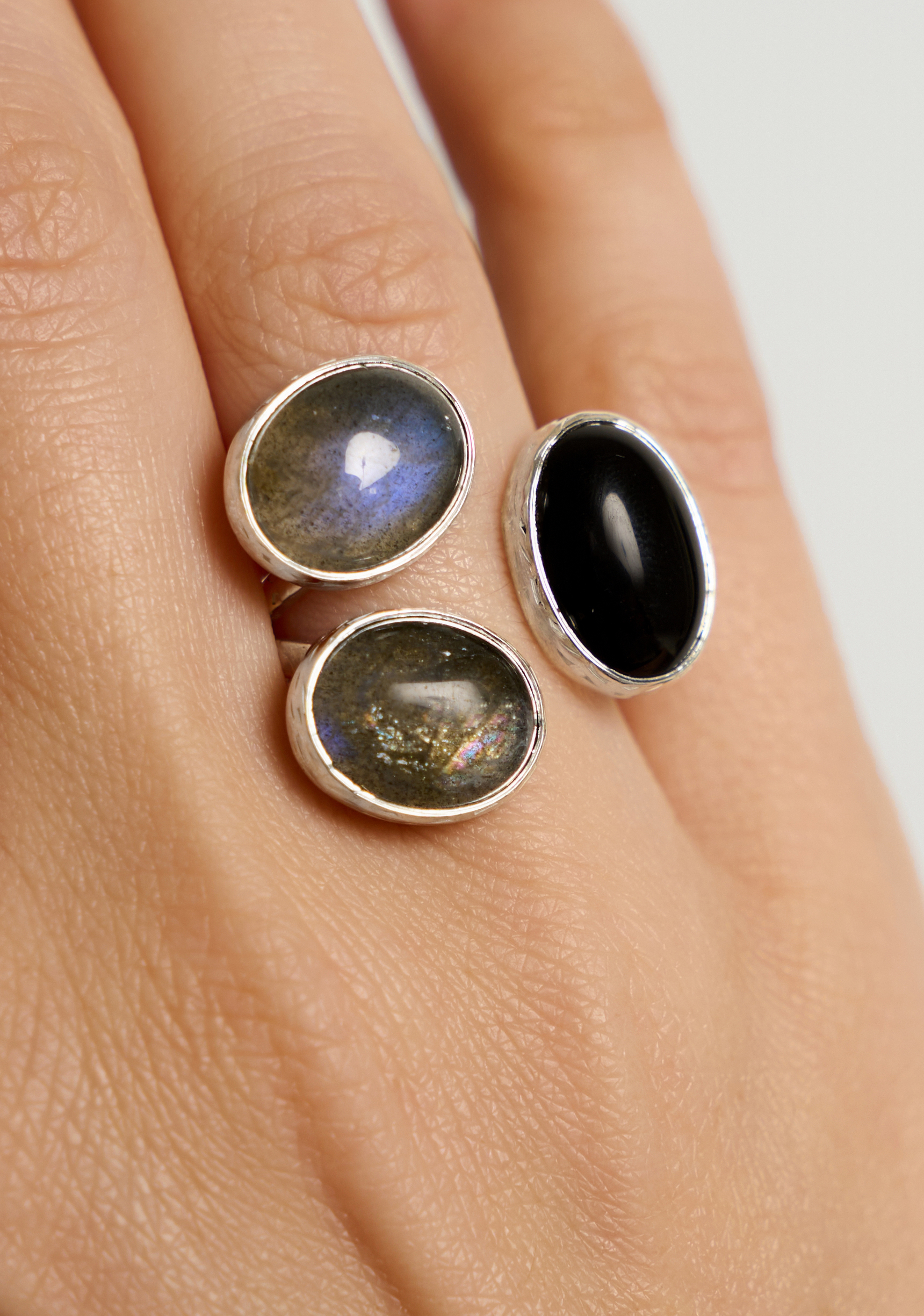 Кольцо с черным агатом и лабрадоритом