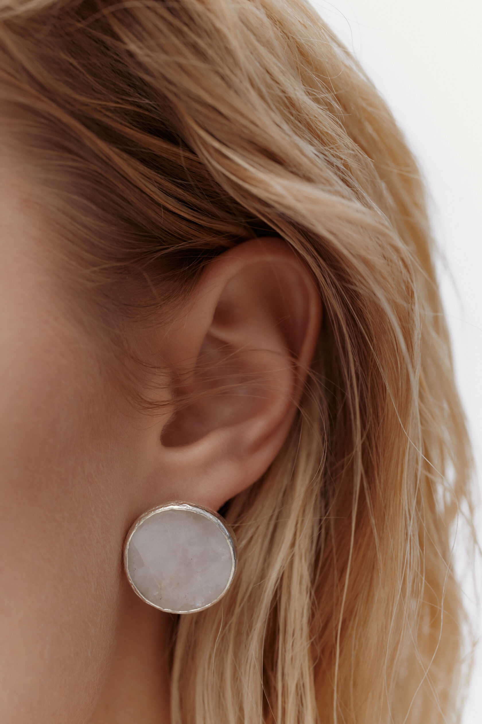 Серьги-пусеты с уссингитом