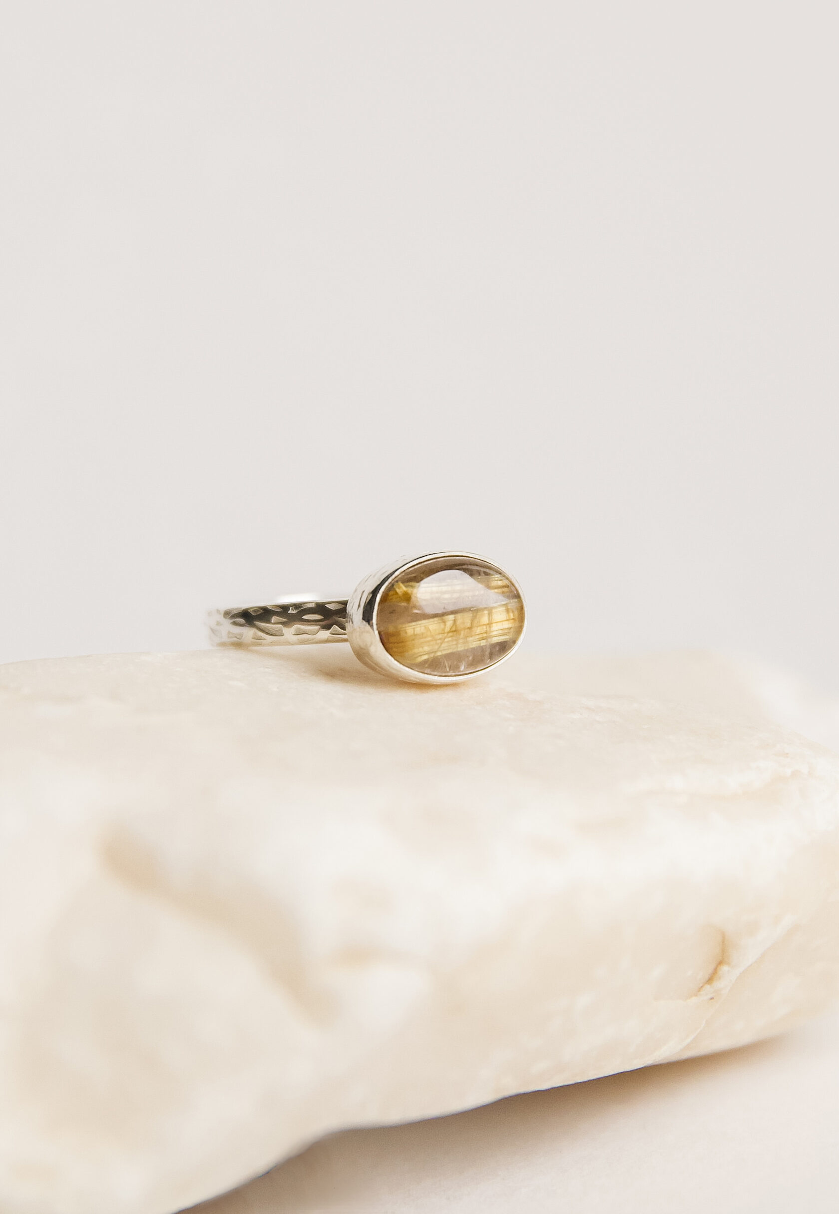 Кольцо с рутиловым кварцем