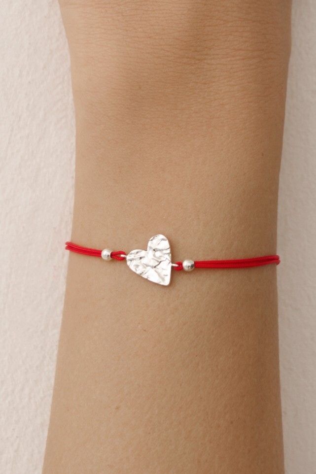 Браслет Сердце на красной нити