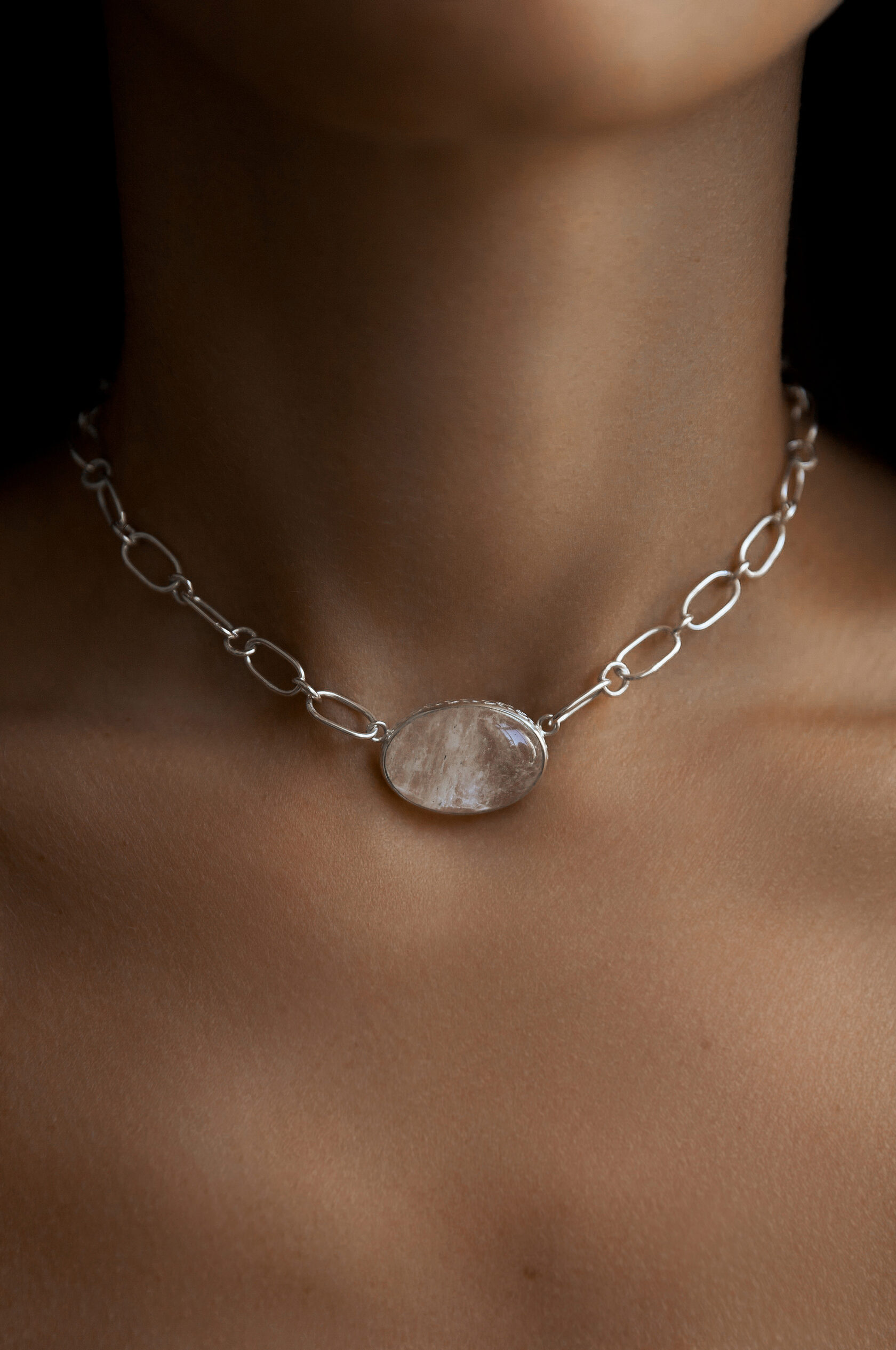 Чокер Луна с горным хрусталём на цепочке