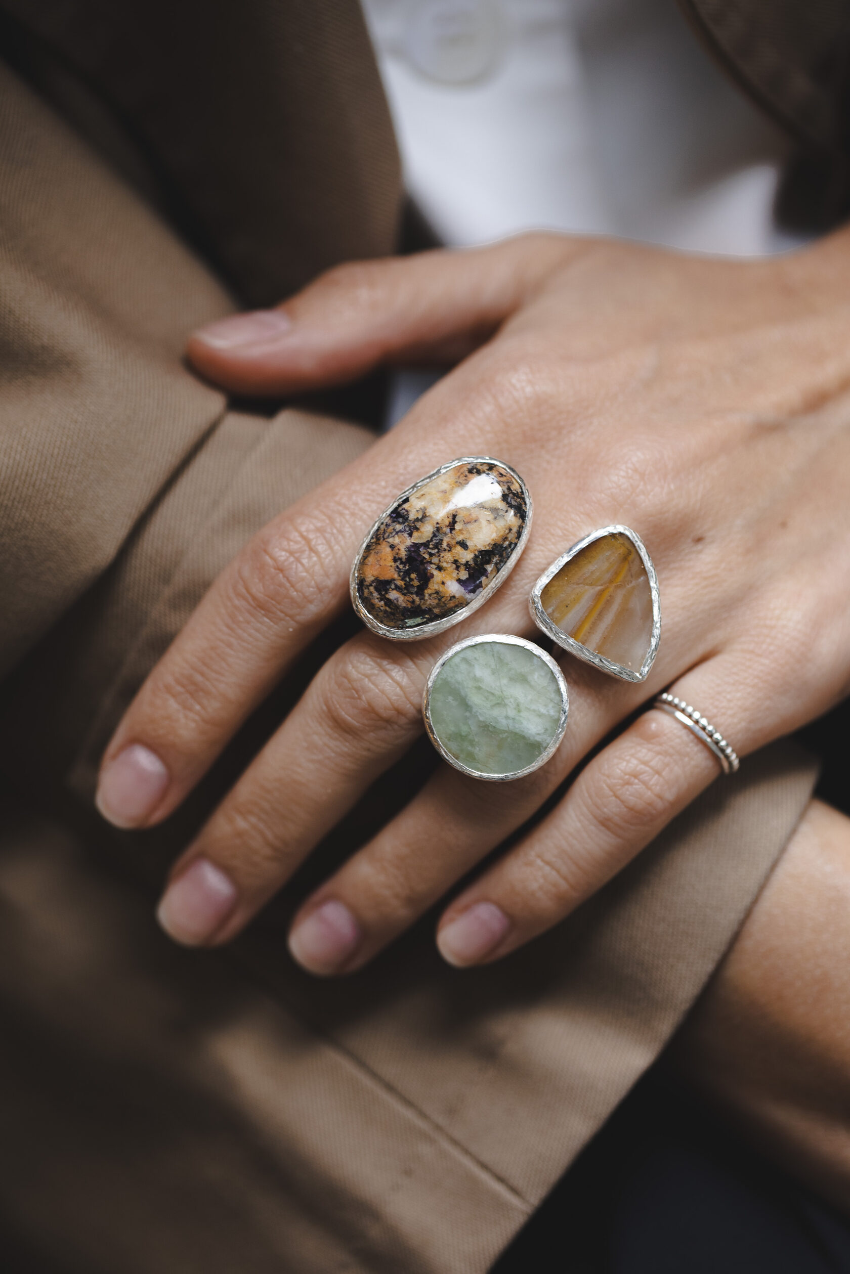 Кольцо с флюоритом, праземом и агатом