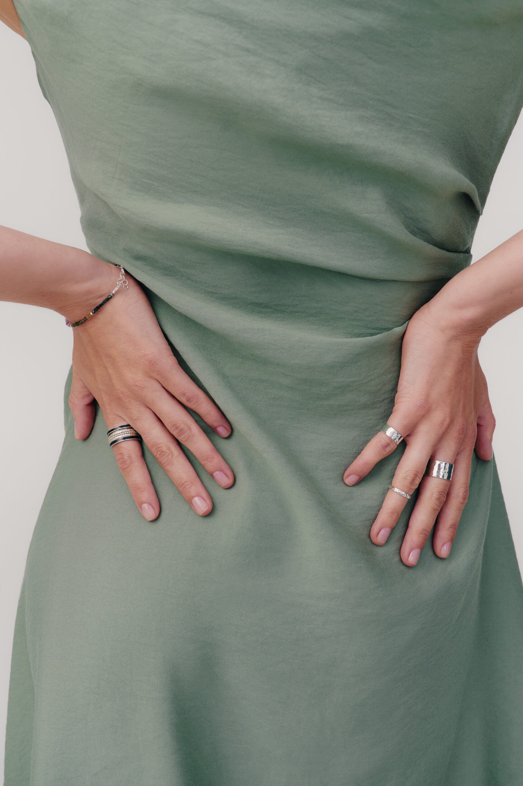 Браслет с бусинами турмалина