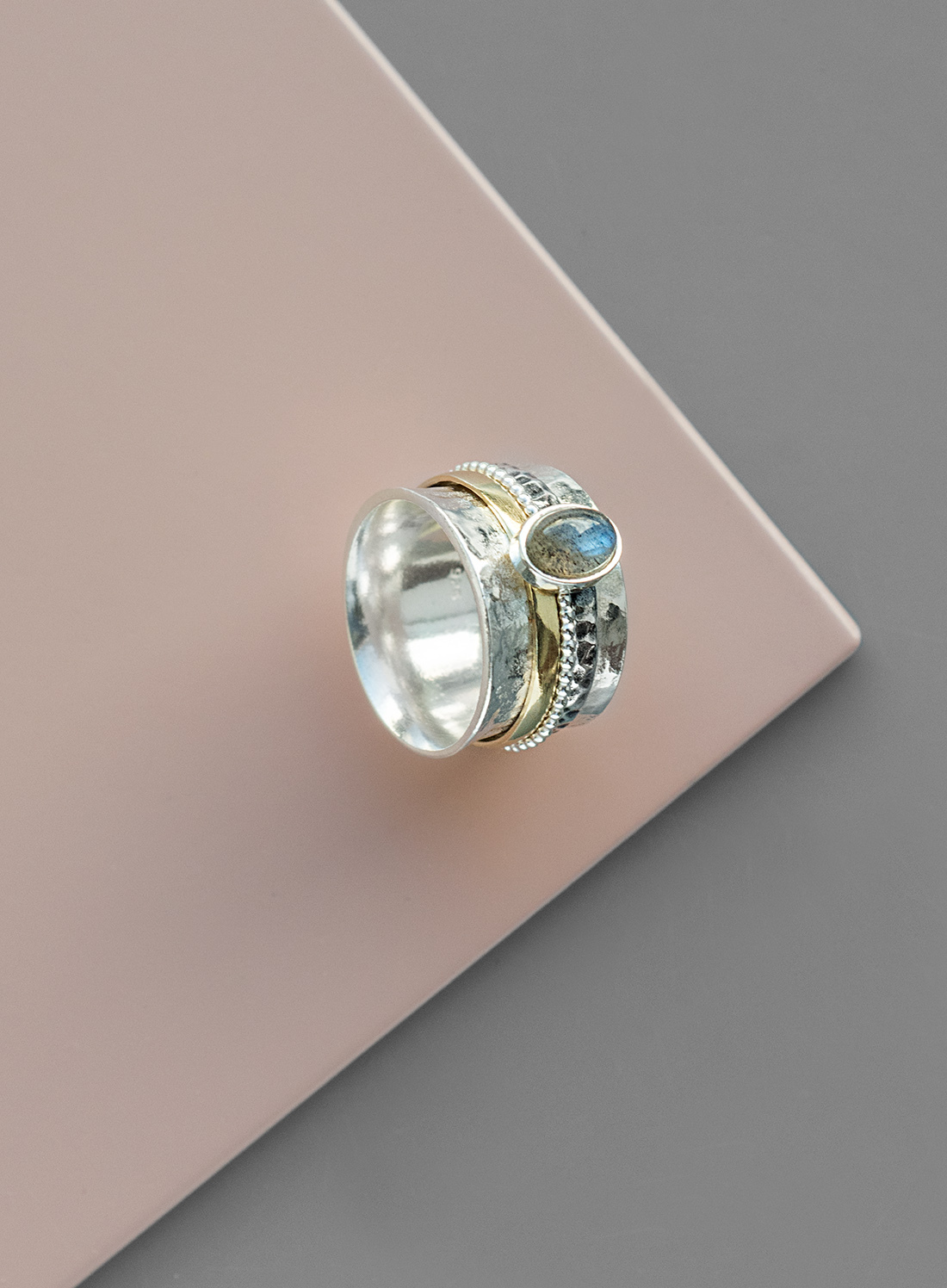 Кольцо-спинер с лабрадоритом