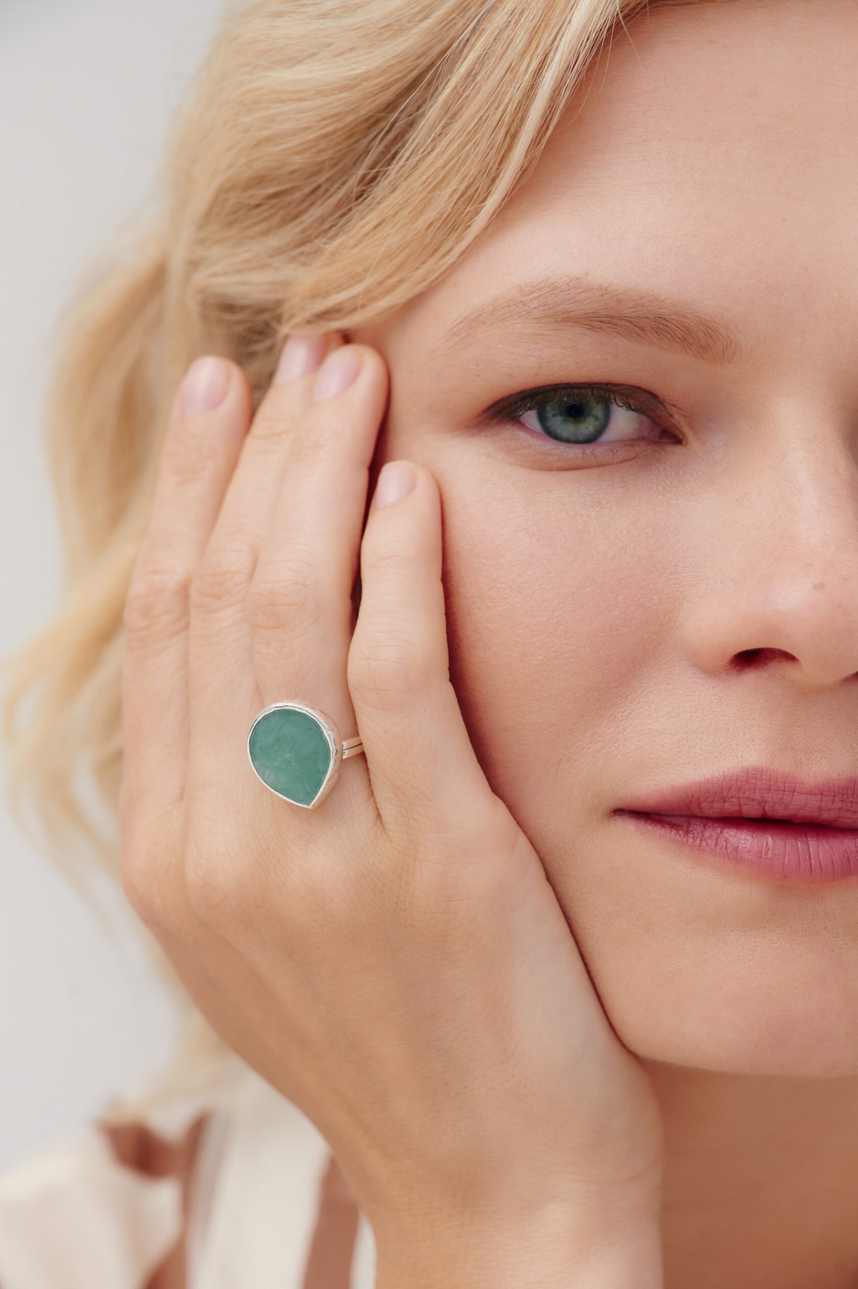 Кольцо с каплей хризопраза