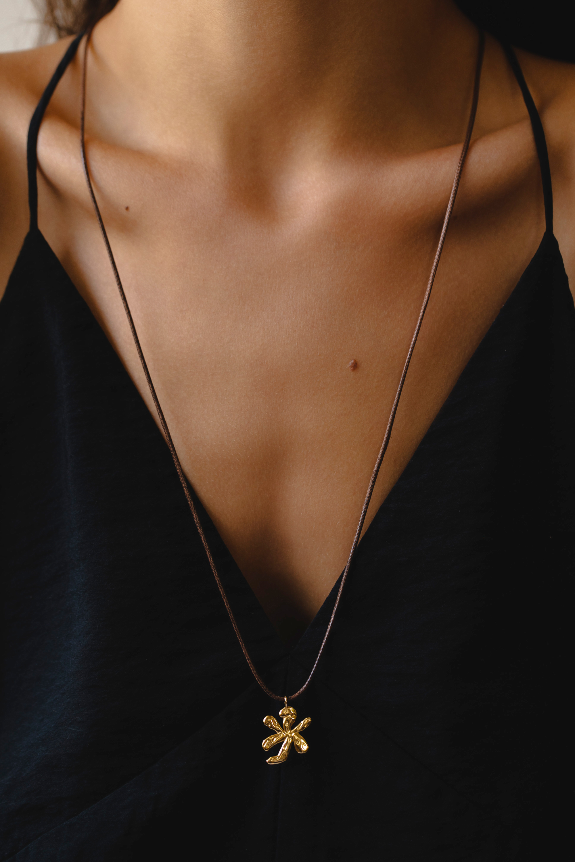 Подвеска Nature на шнуре