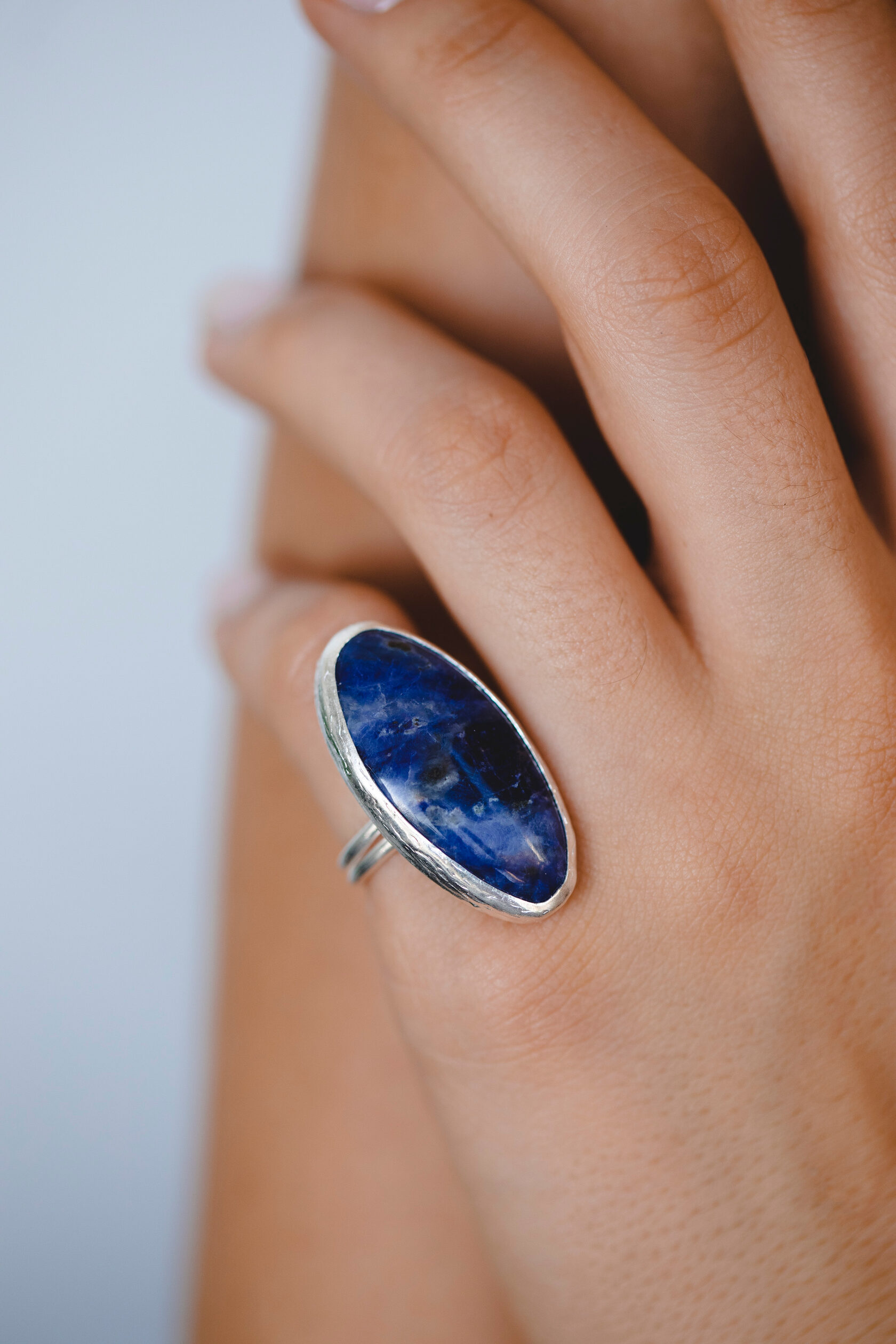 Кольцо с содалитом
