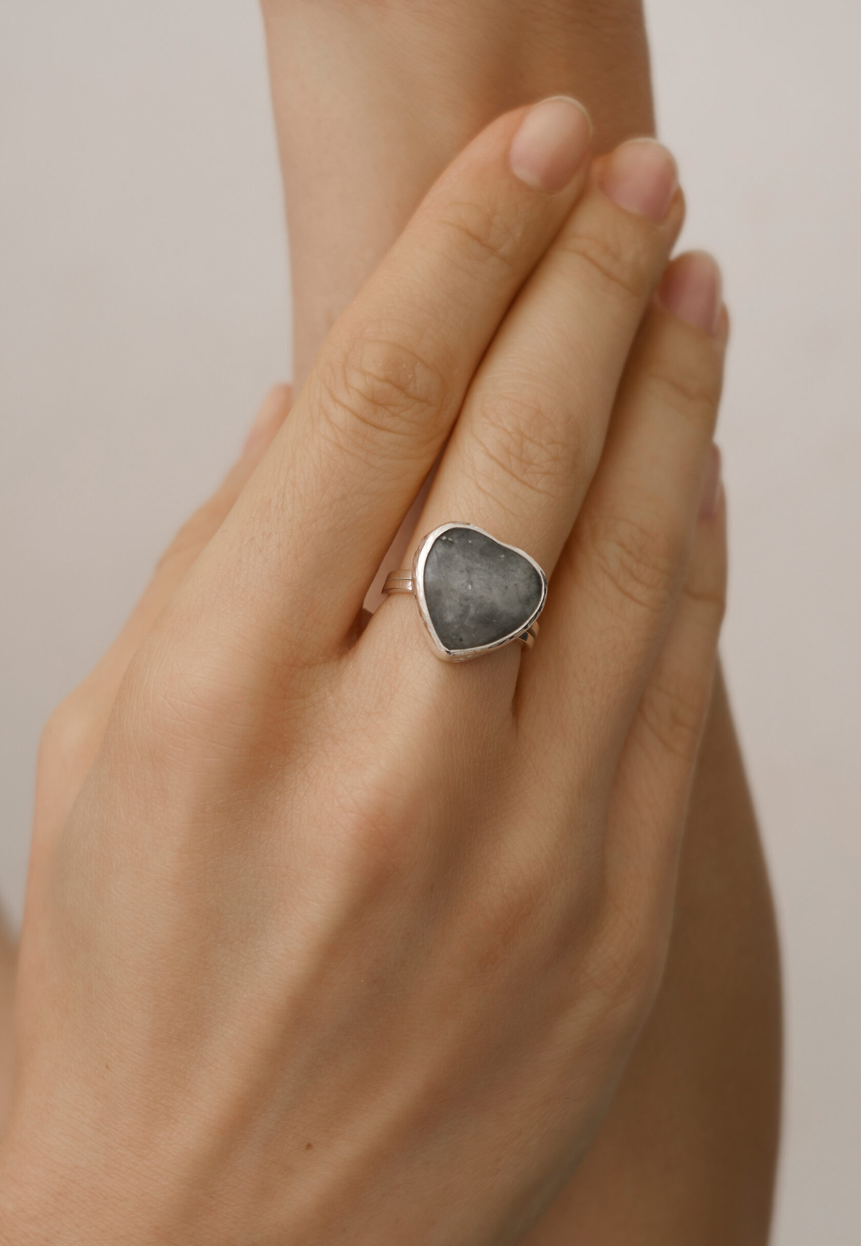 Кольцо Сердце с лабрадоритом