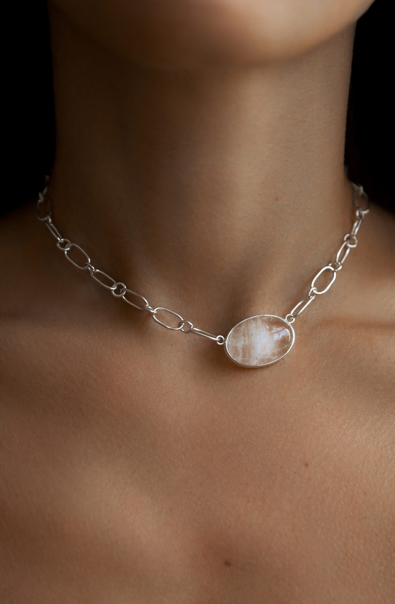 Чокер Луна с горным хрусталём на цепочке