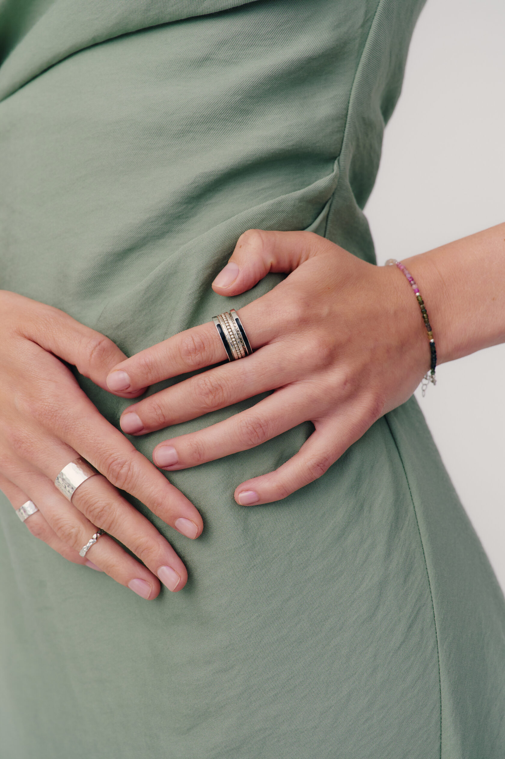 Браслет с бусинами турмалина