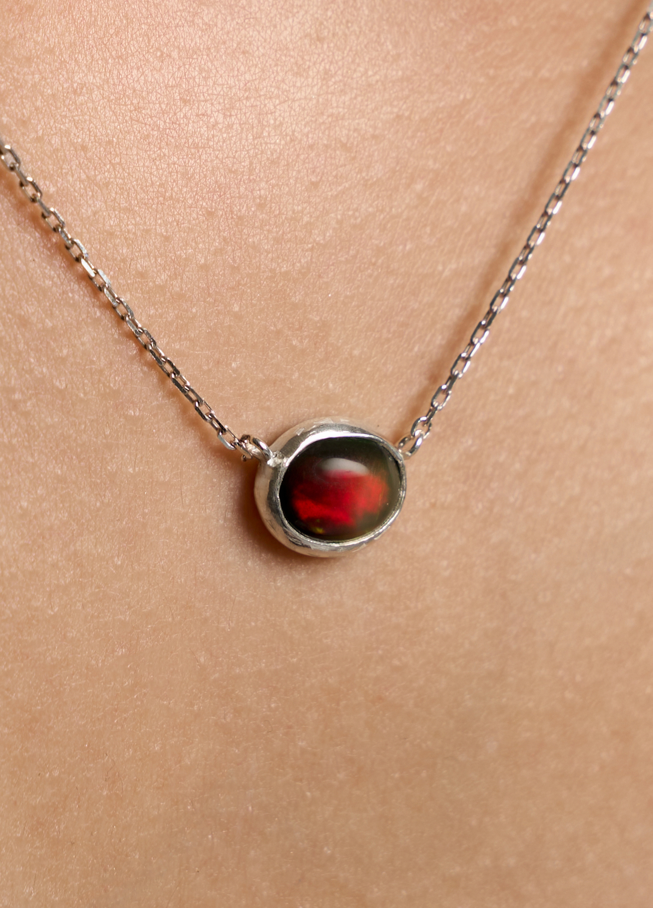 Подвеска с эфиопским опалом