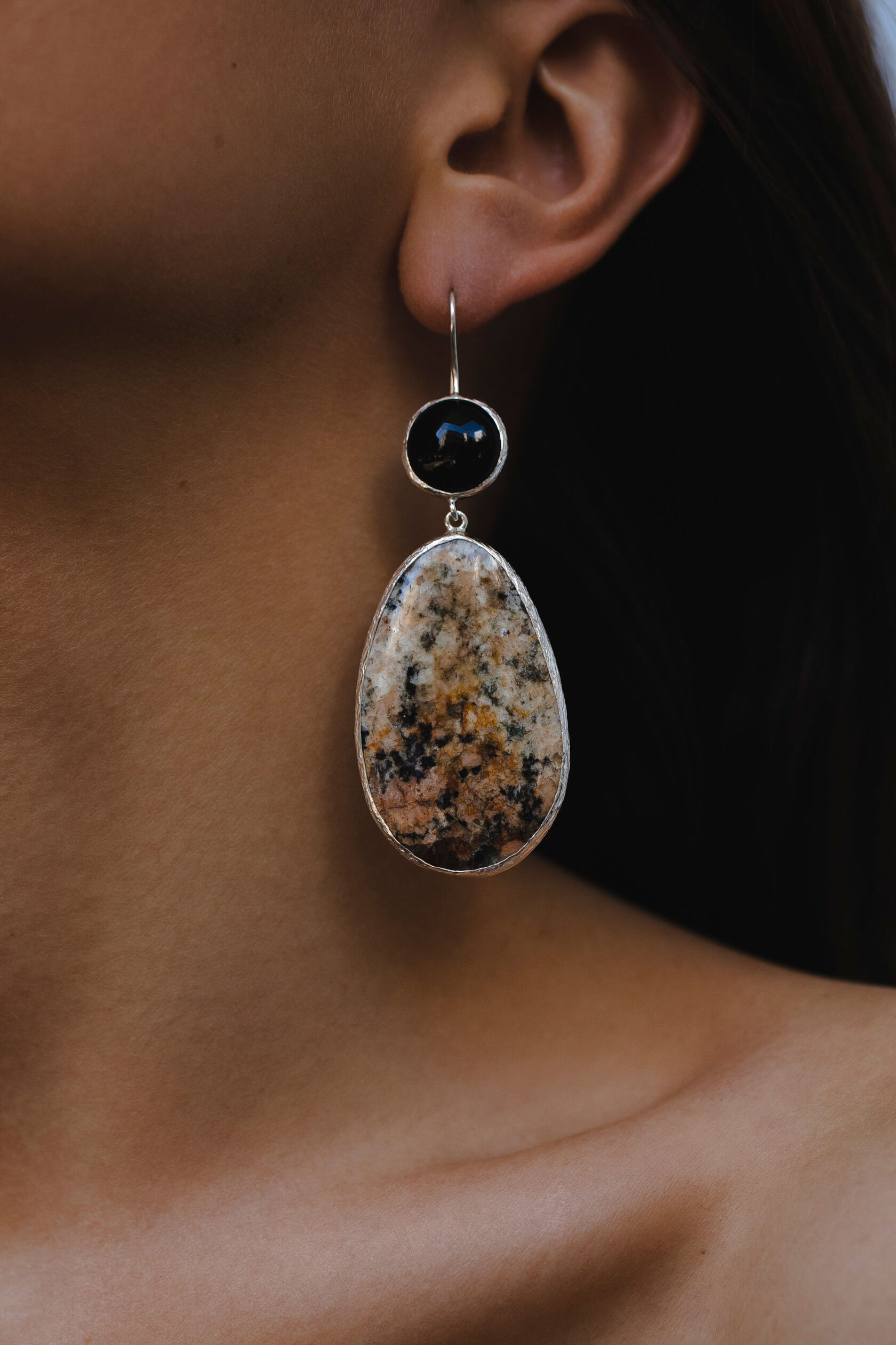 Серьги с агатом и пегматитом