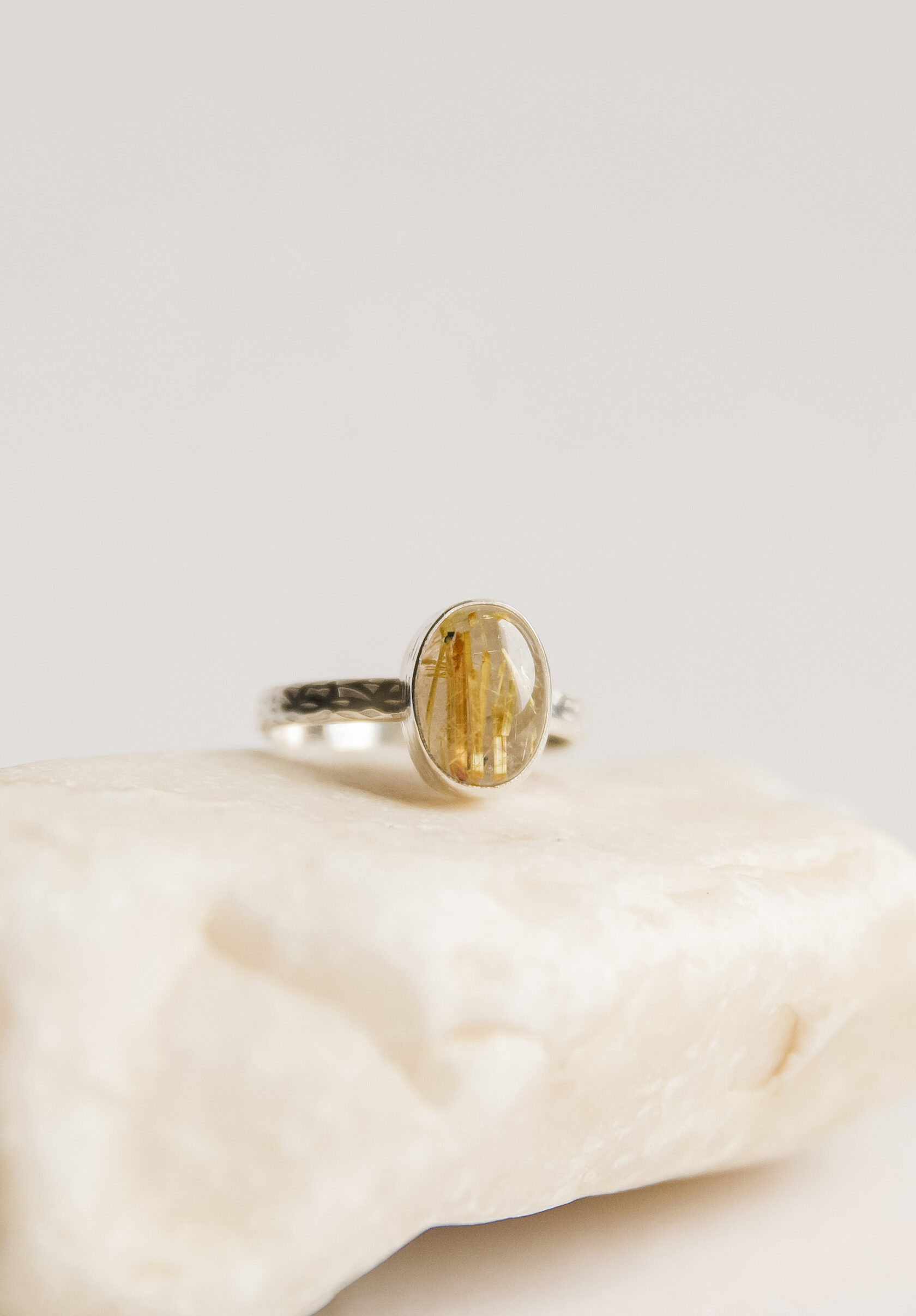 Кольцо с рутиловым кварцем