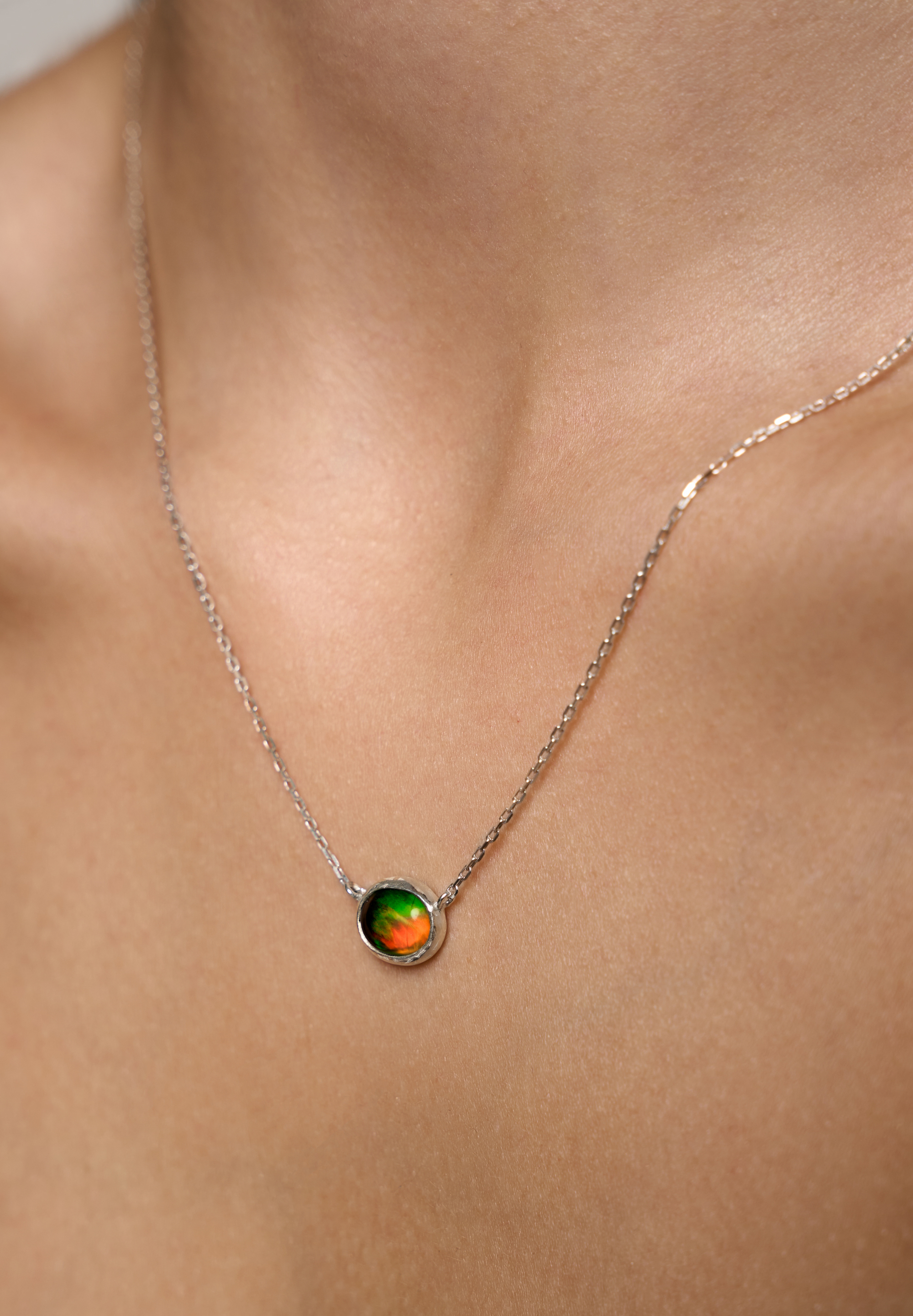 Подвеска с эфиопским опалом