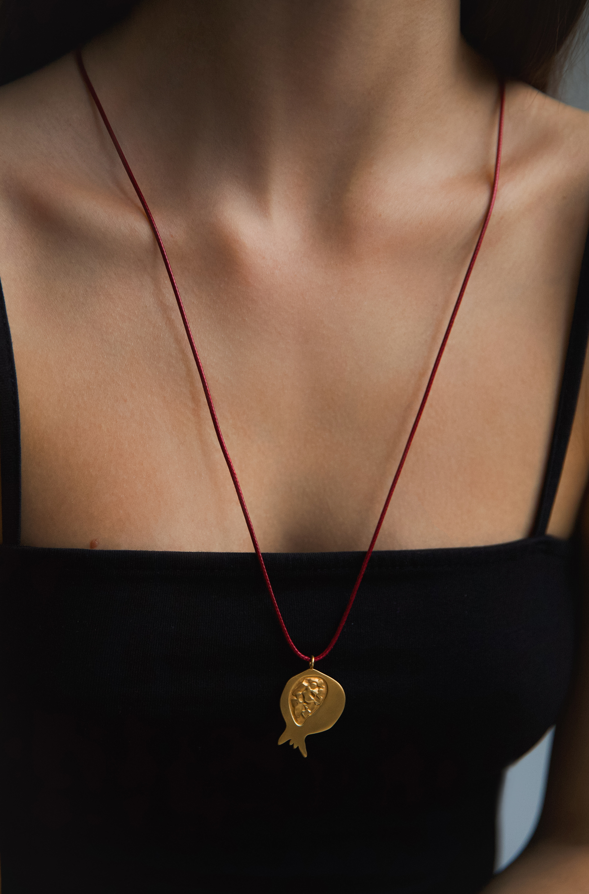 Подвеска Гранат на шнуре Подвеска Гранат на шнуре