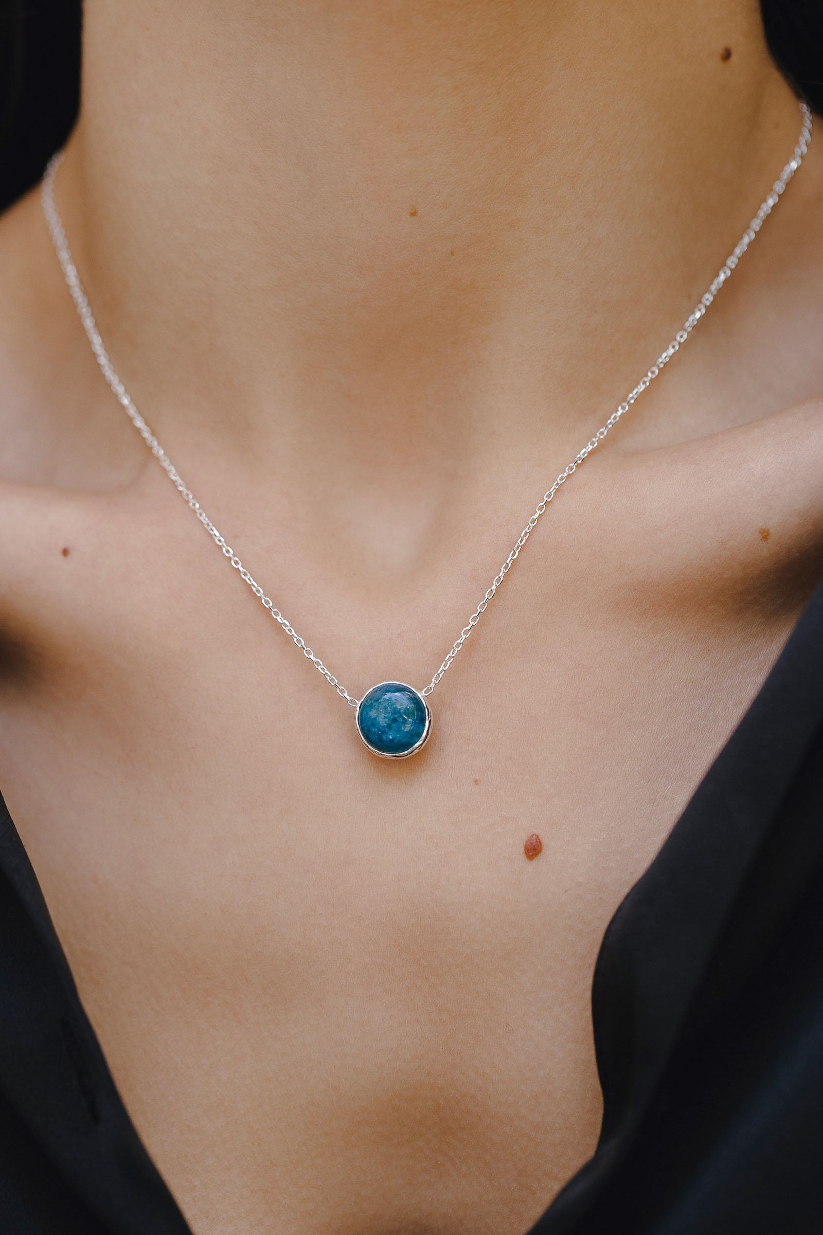 Подвеска с апатитом