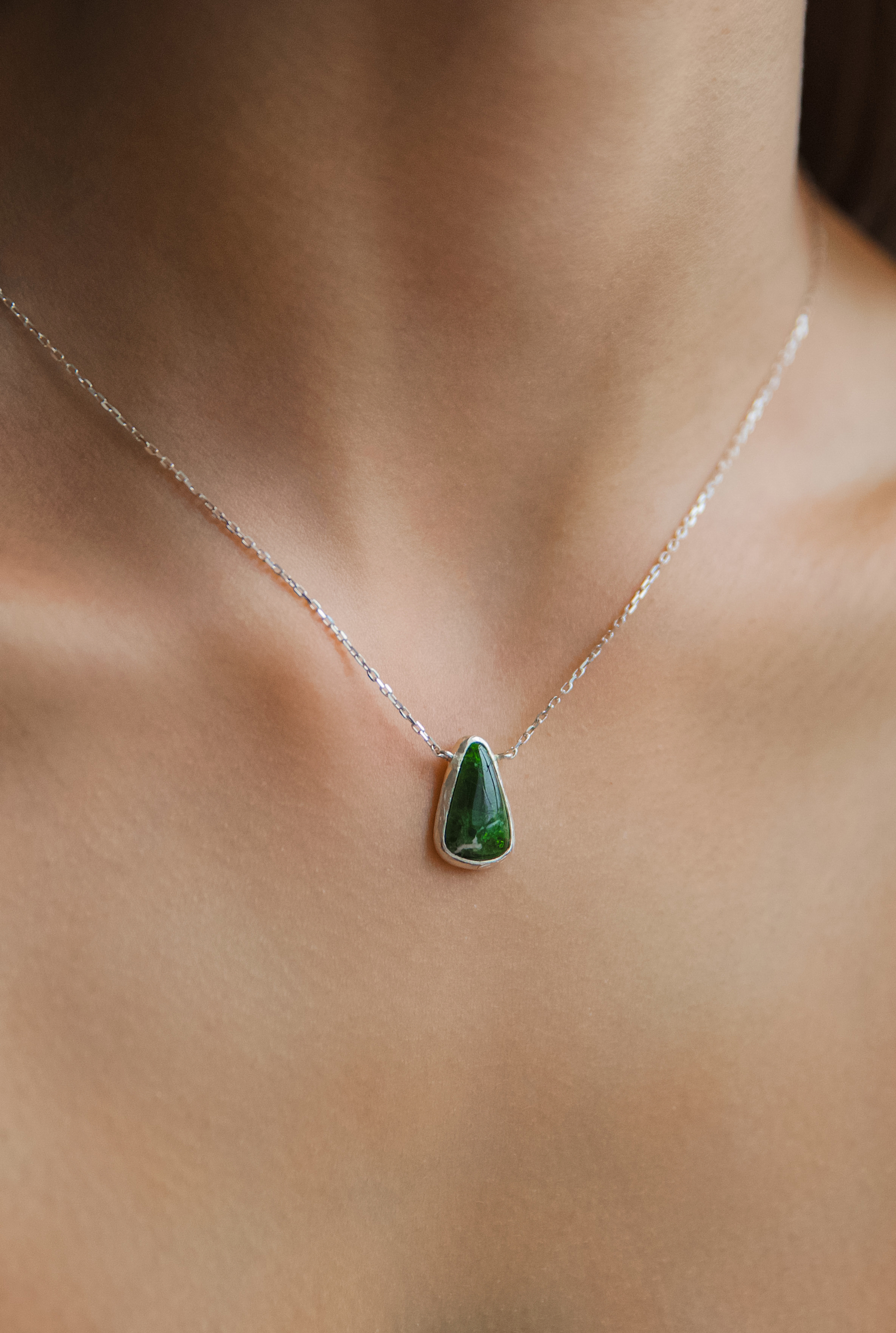 Подвеска с хромдиопсидом