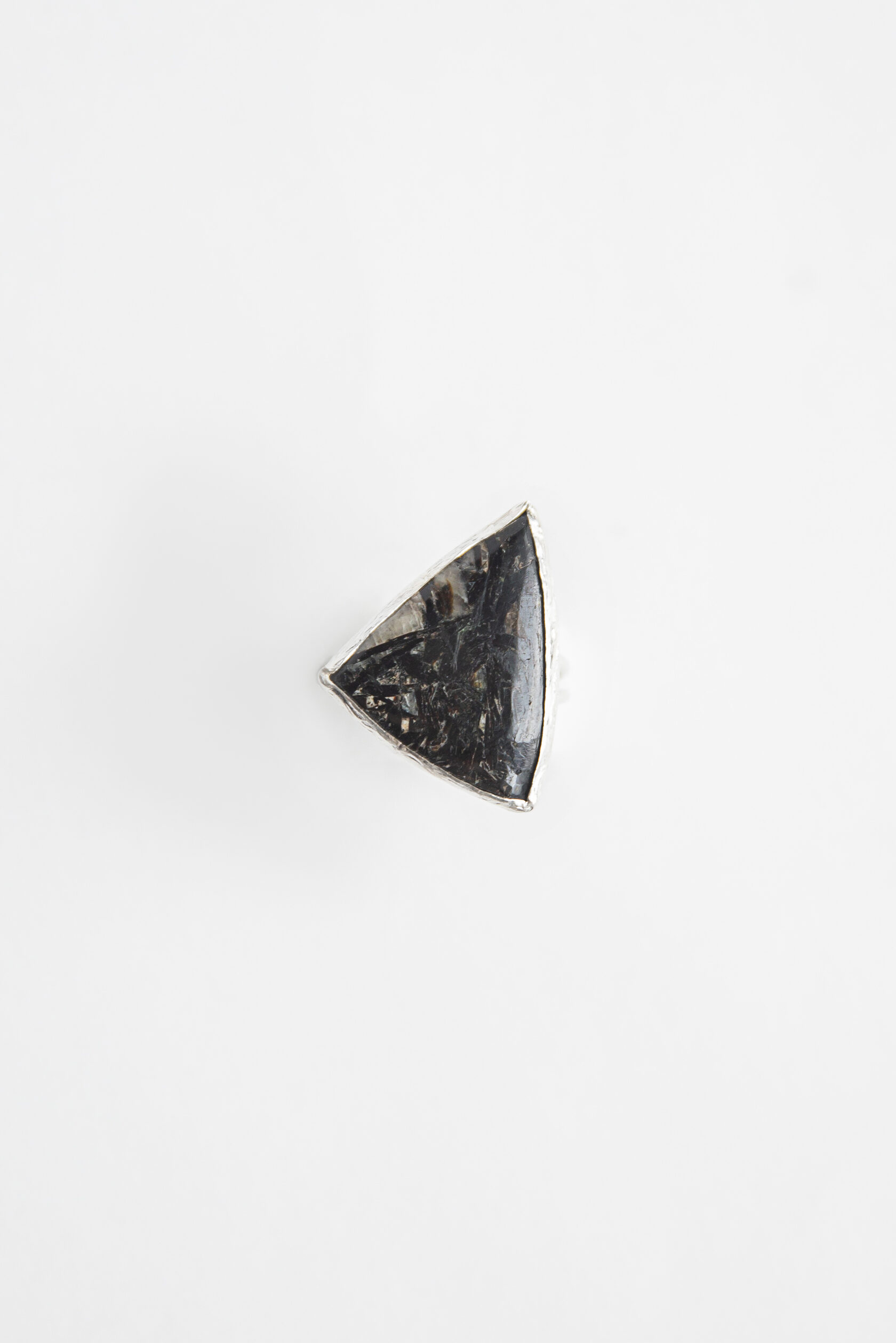 Кольцо с астрофиллитом