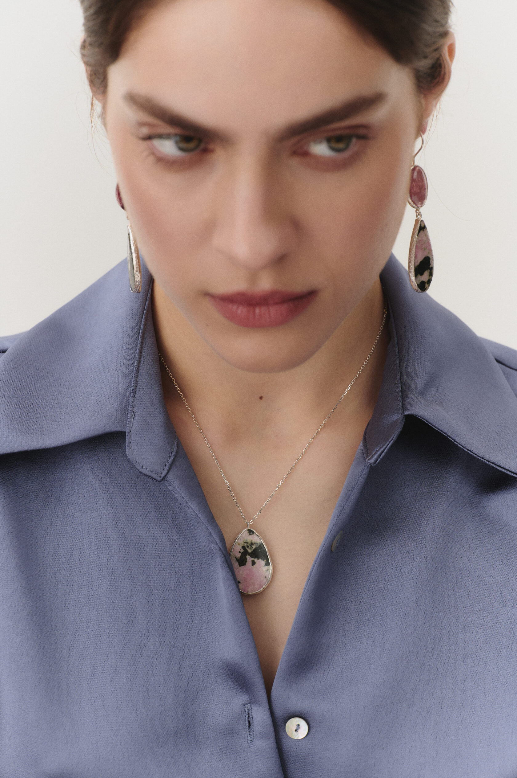 Подвеска с тулитом