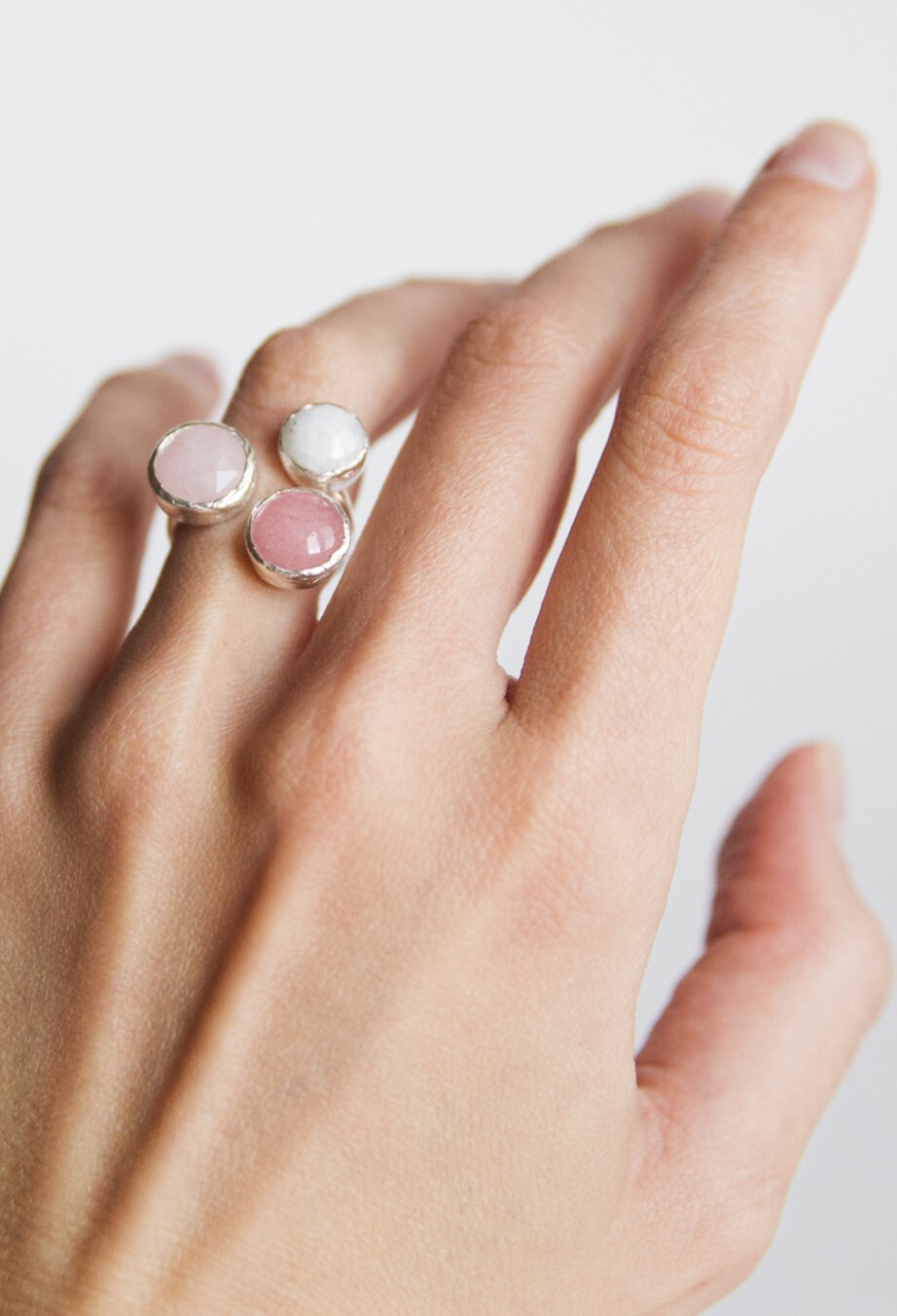 Кольцо с беломоритом, кварцем и агатом