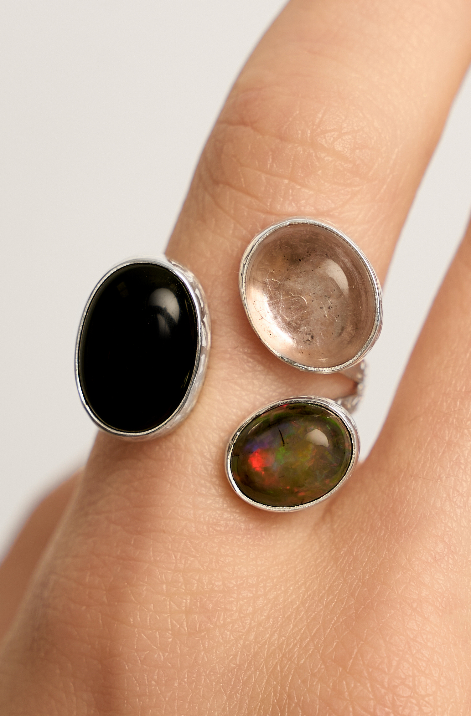 Кольцо с черным агатом, лепидолитом и эфиопским опалом