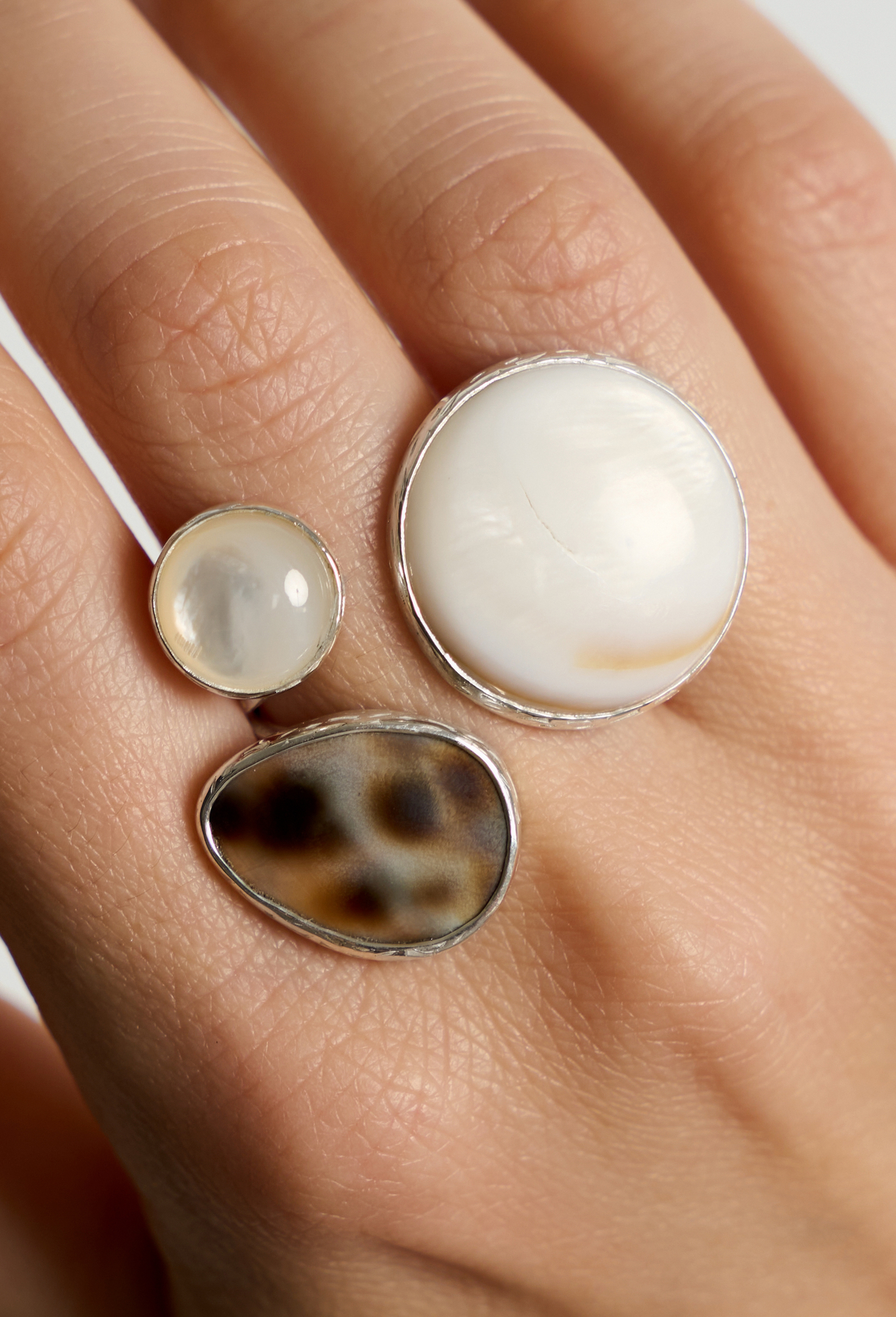 Кольцо с перламутром