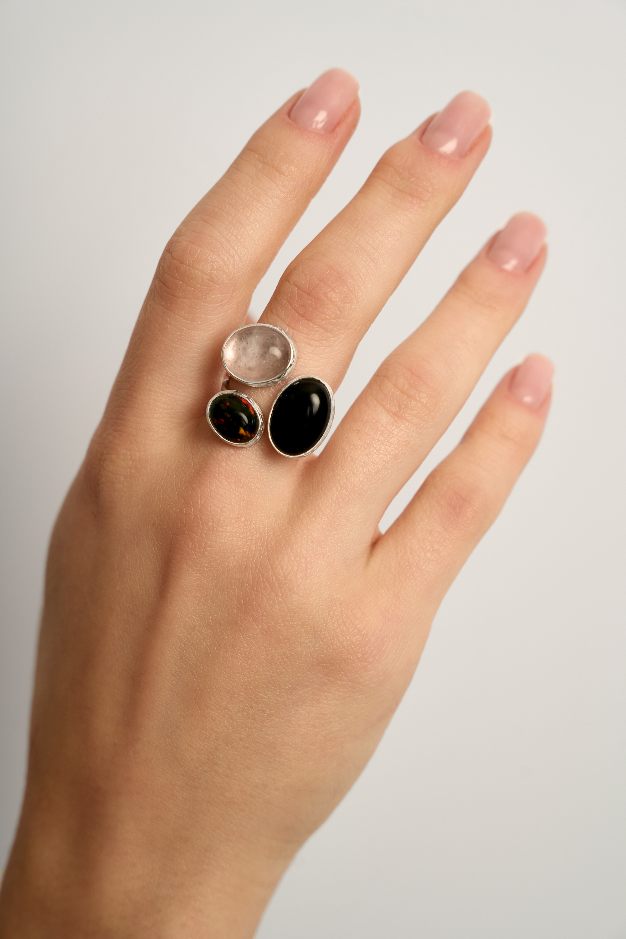 Кольцо с черным агатом, эфиопским опалом и лепидолитом