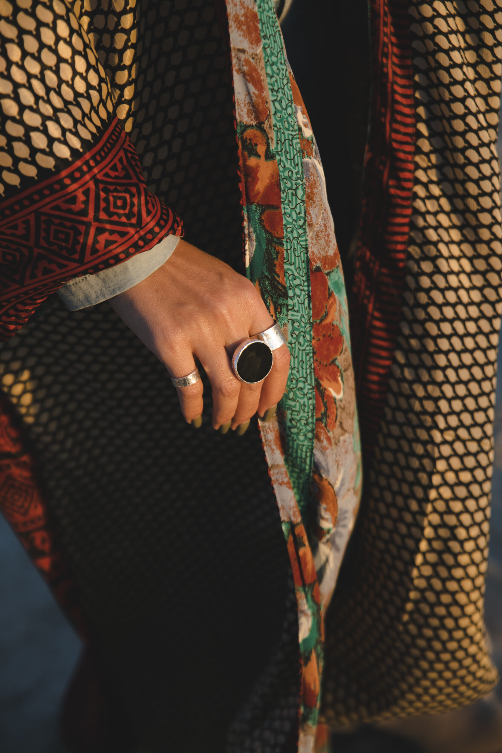 Кольцо с плоским чёрным агатом