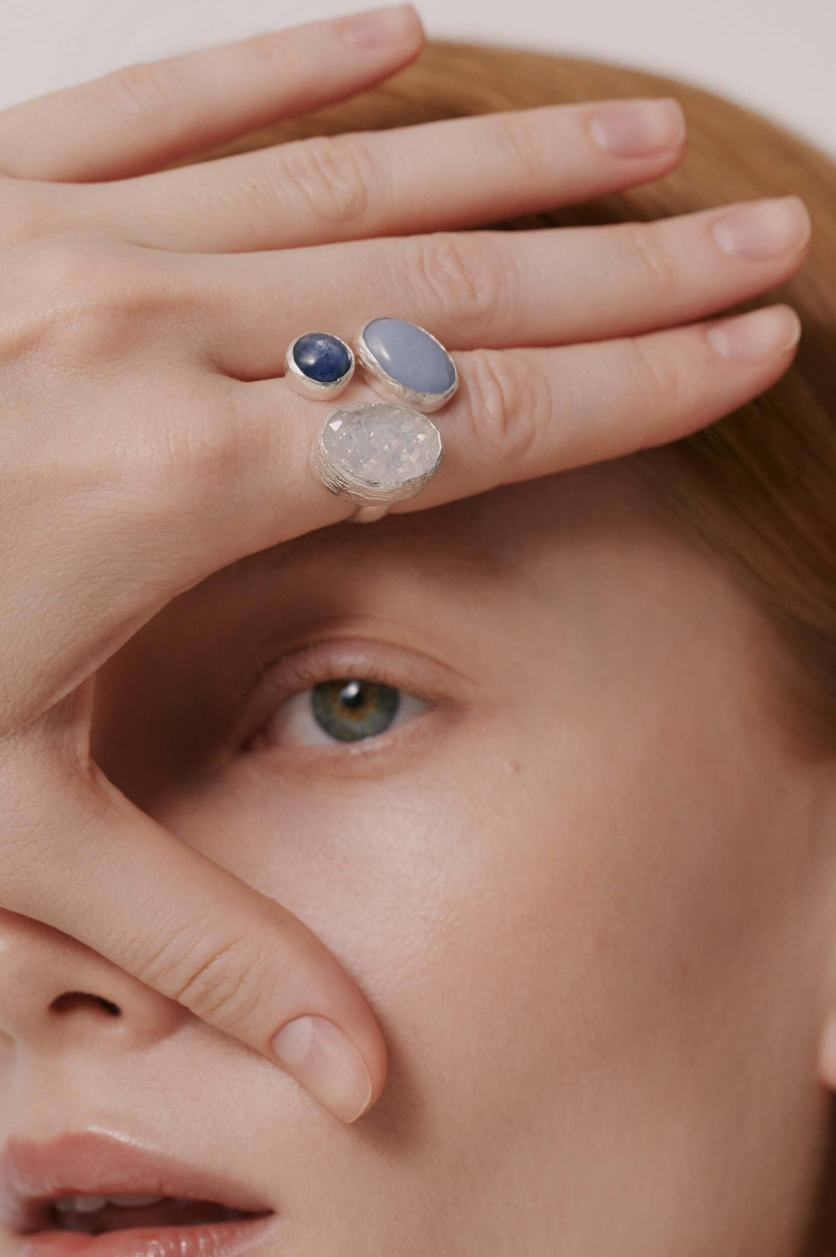 Кольцо с кварцем, ангелитом и кианитом