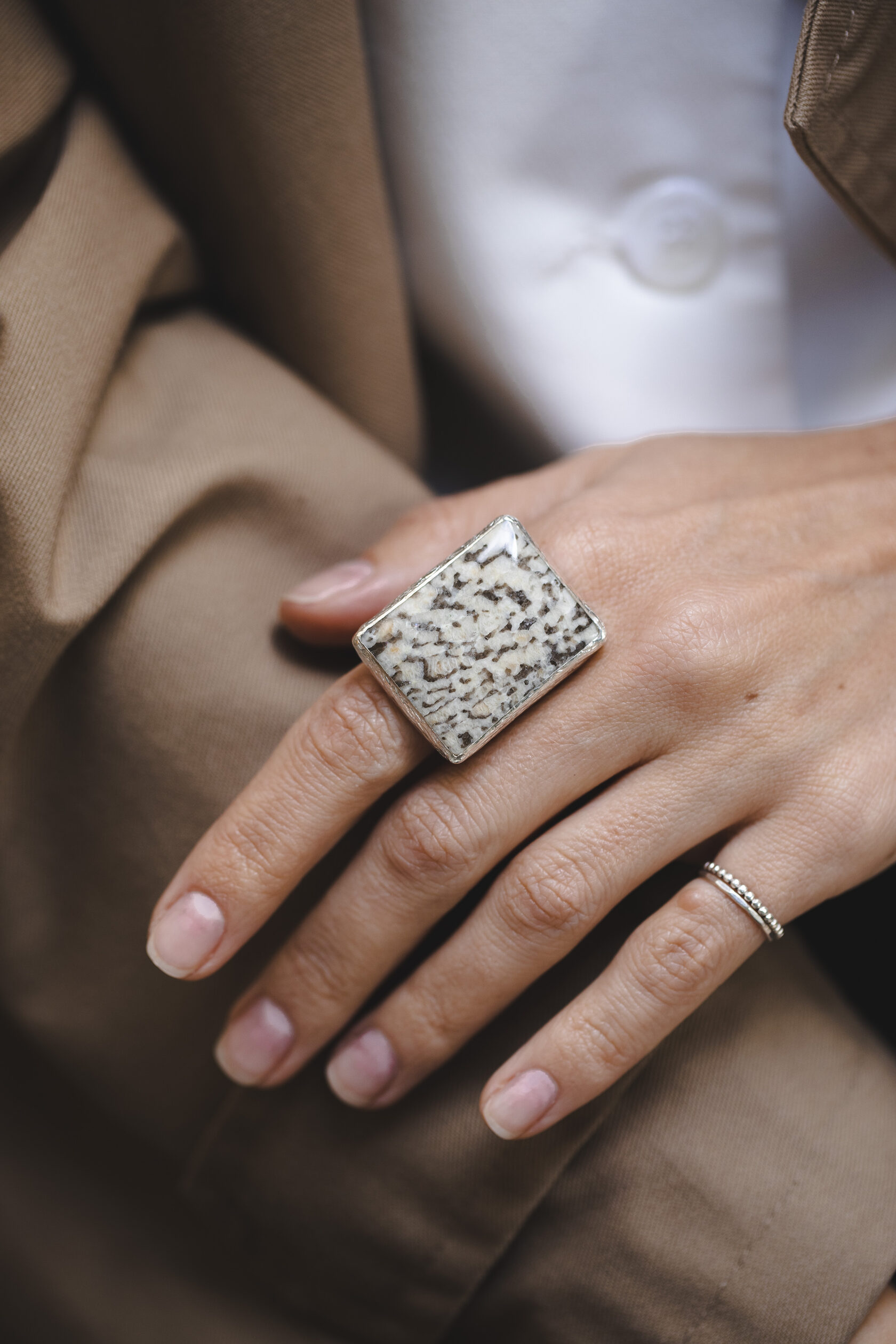 Кольцо с пегматитом