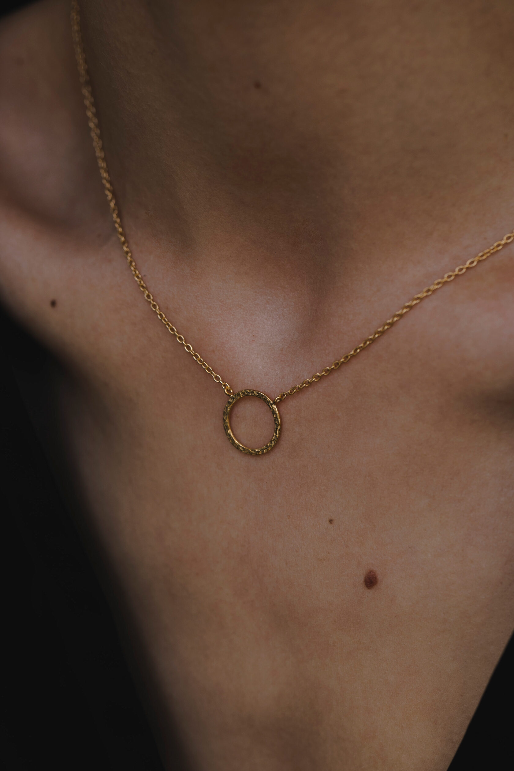 Подвеска с мятым кругом