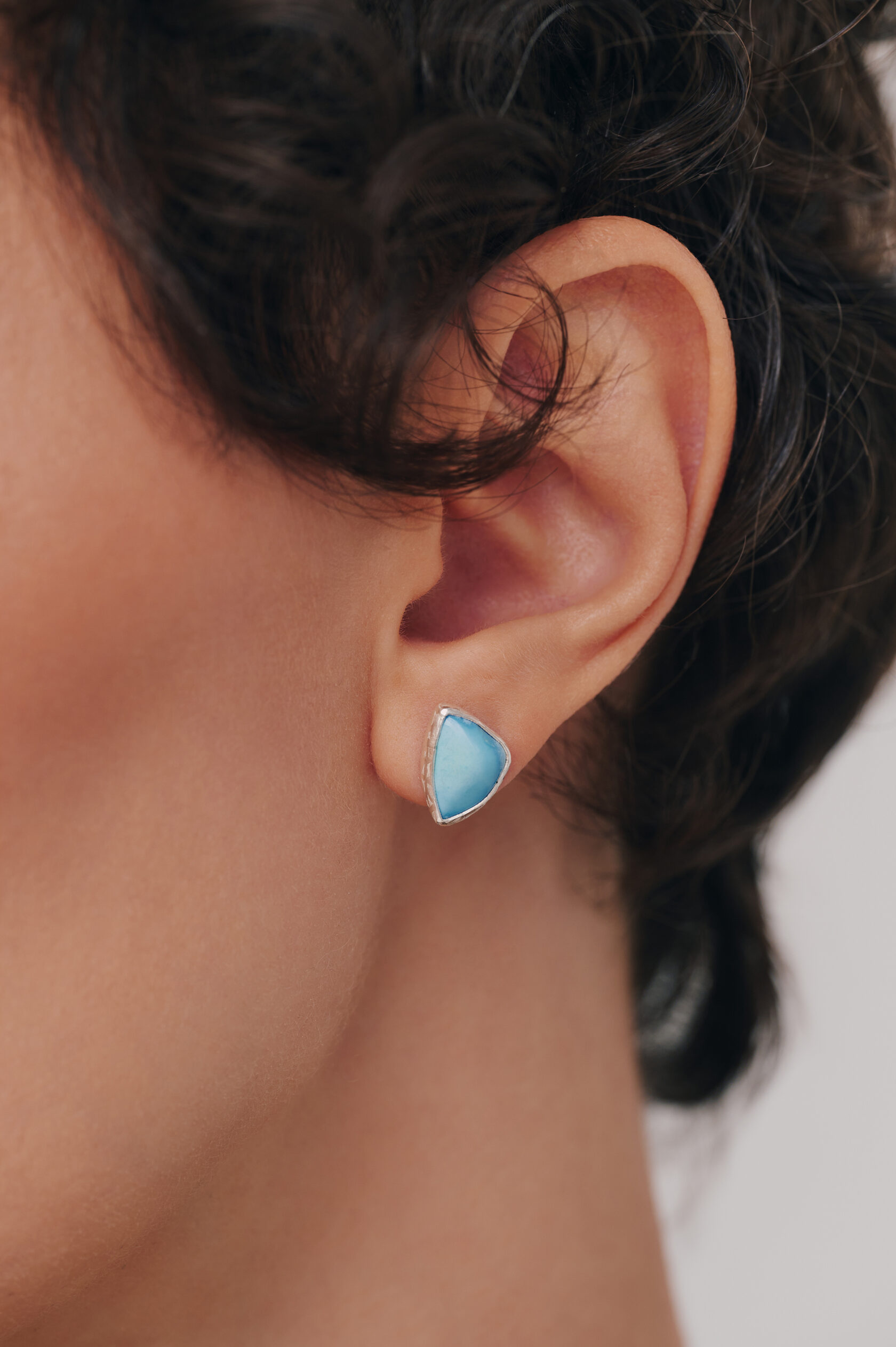 Серьги с бирюзой треугольные