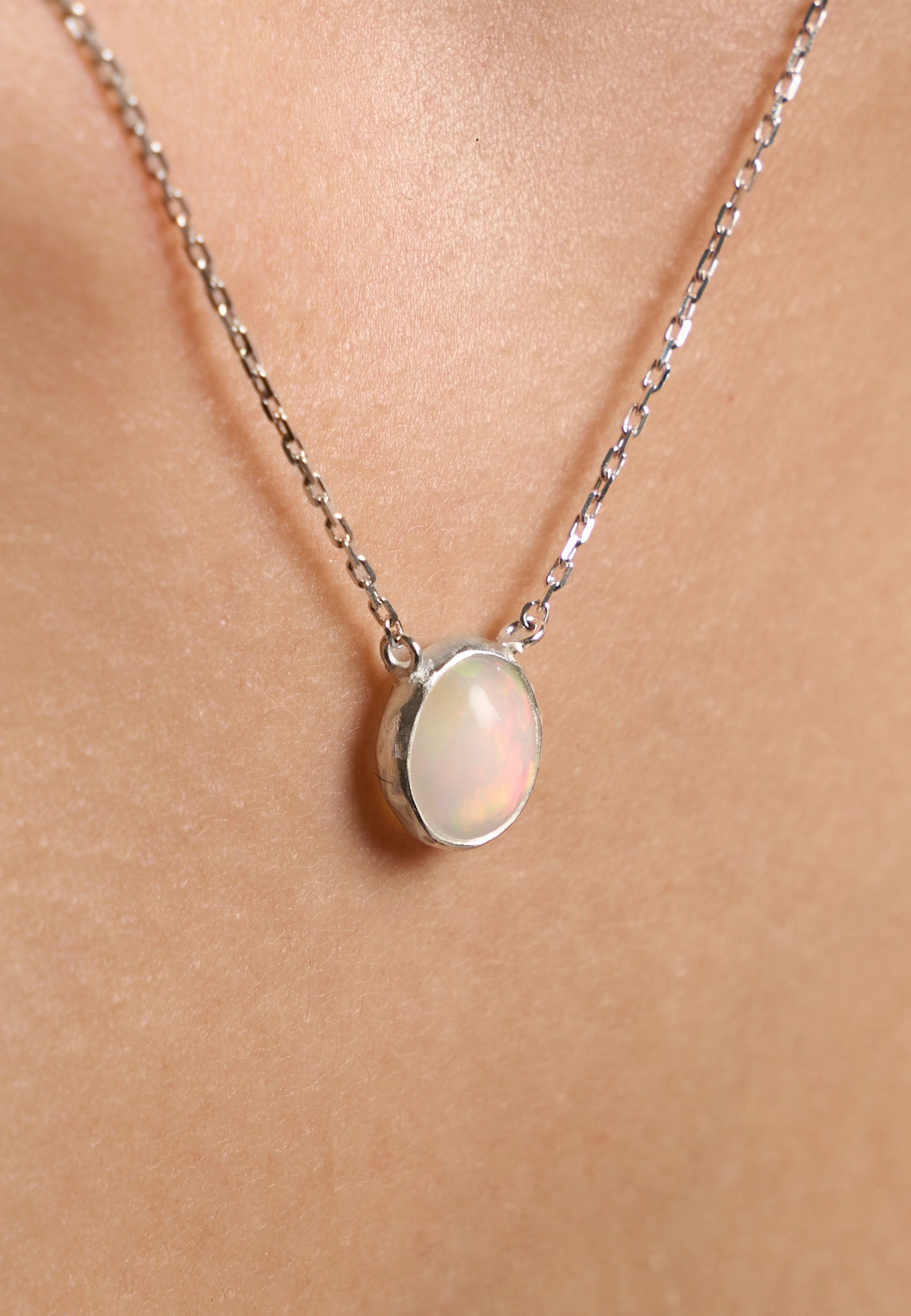 Подвеска с эфиопским опалом