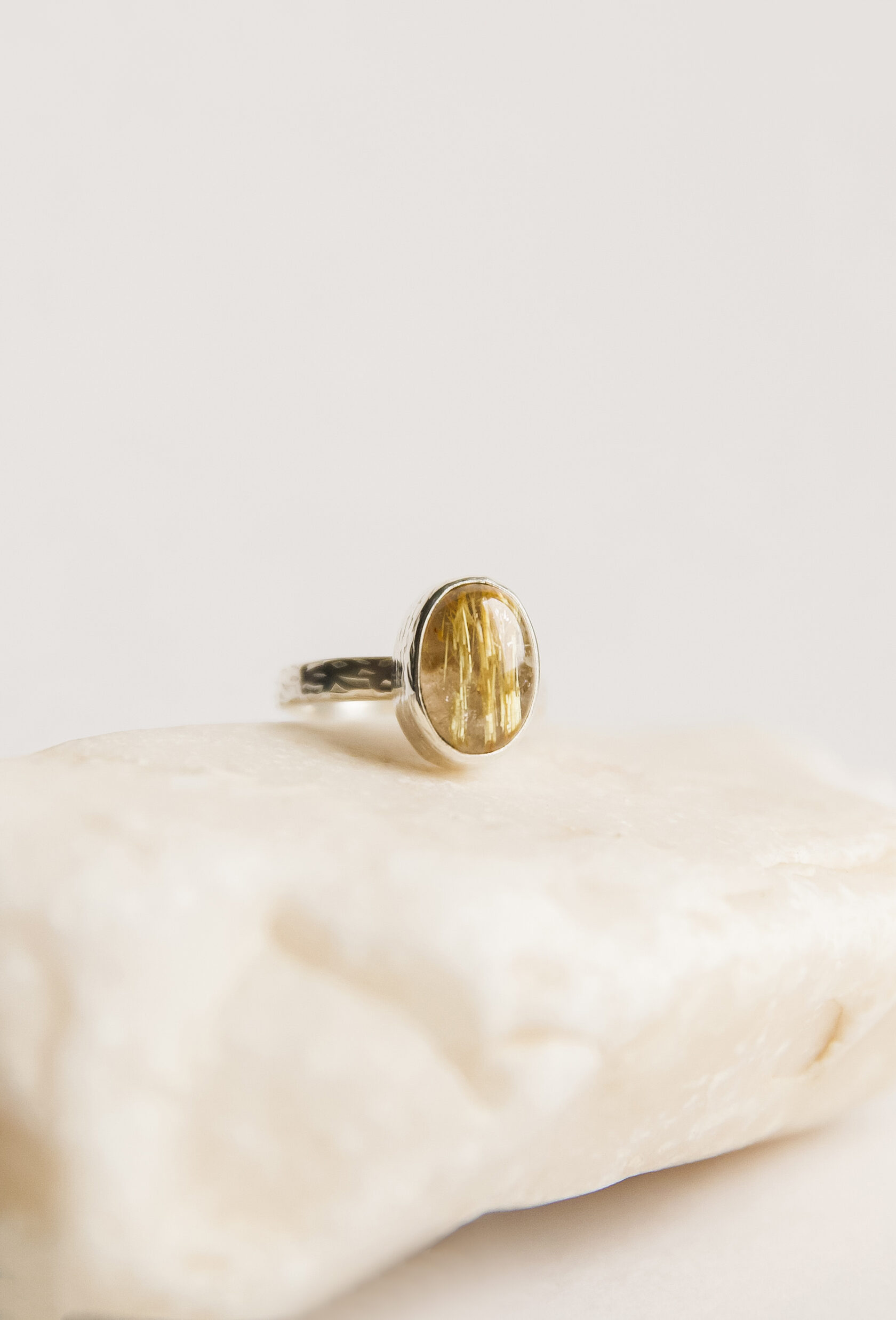 Кольцо с рутиловым кварцем