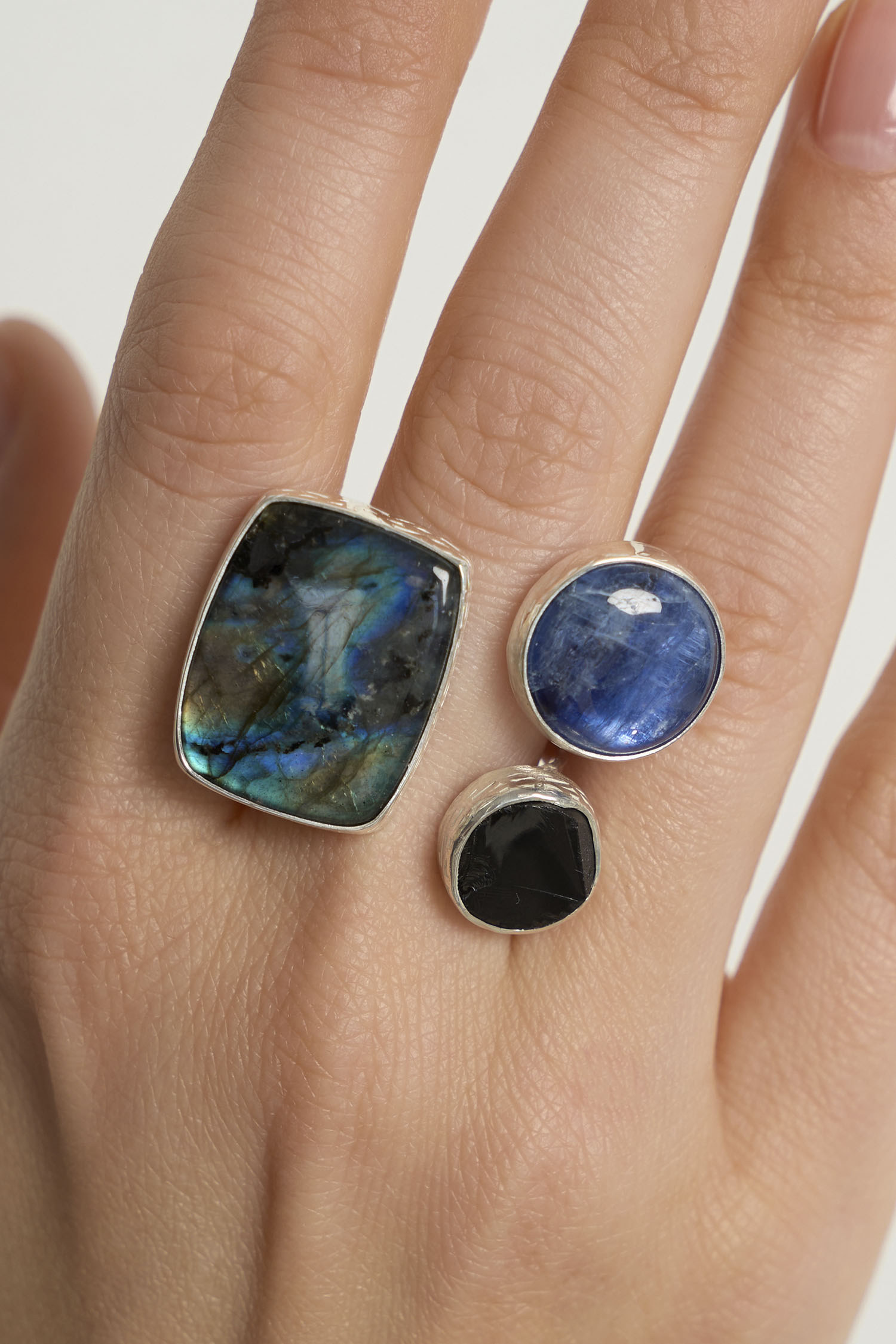 Кольцо со спектролитом, шпинелью и кианитом