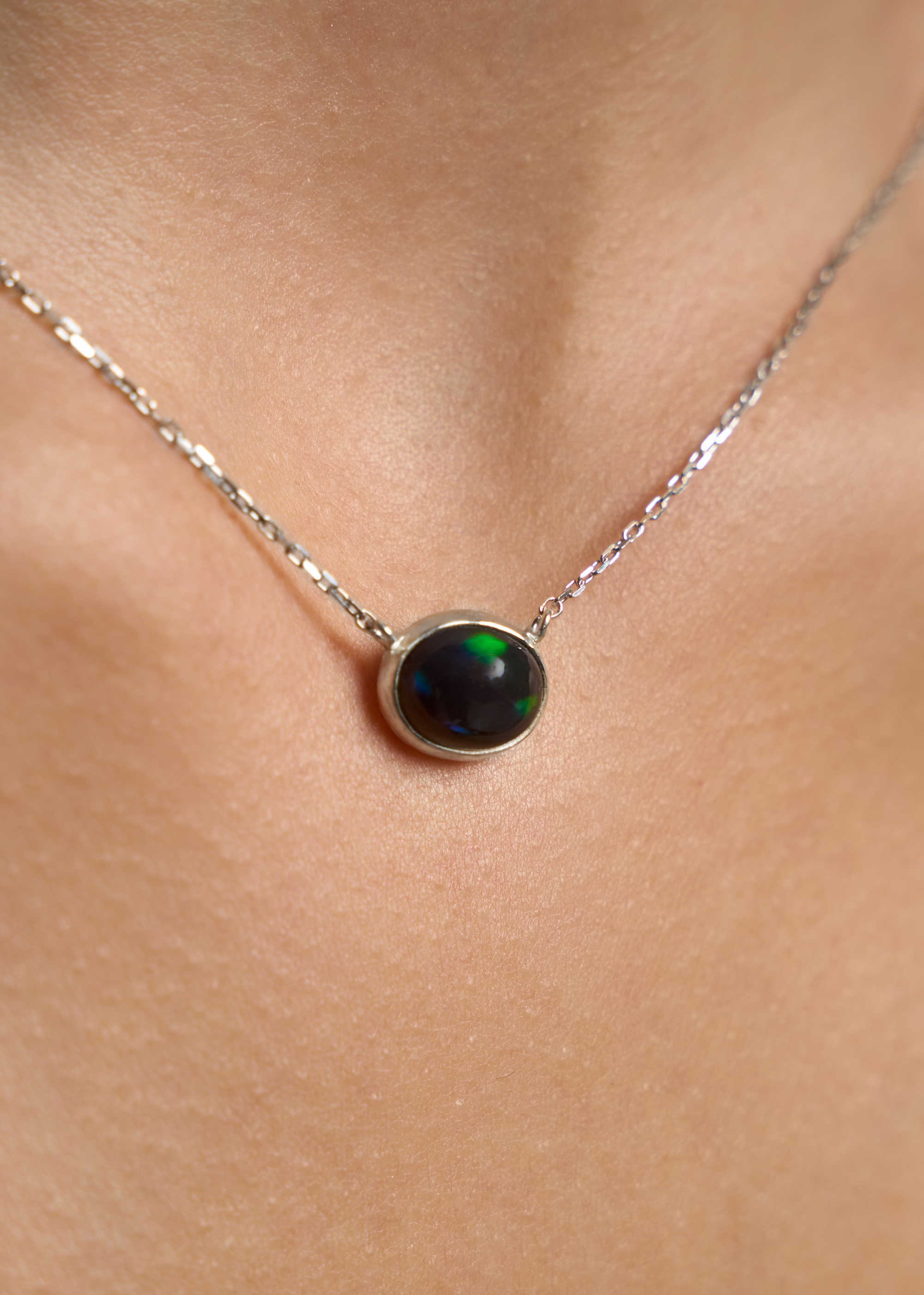 Подвеска с эфиопским опалом