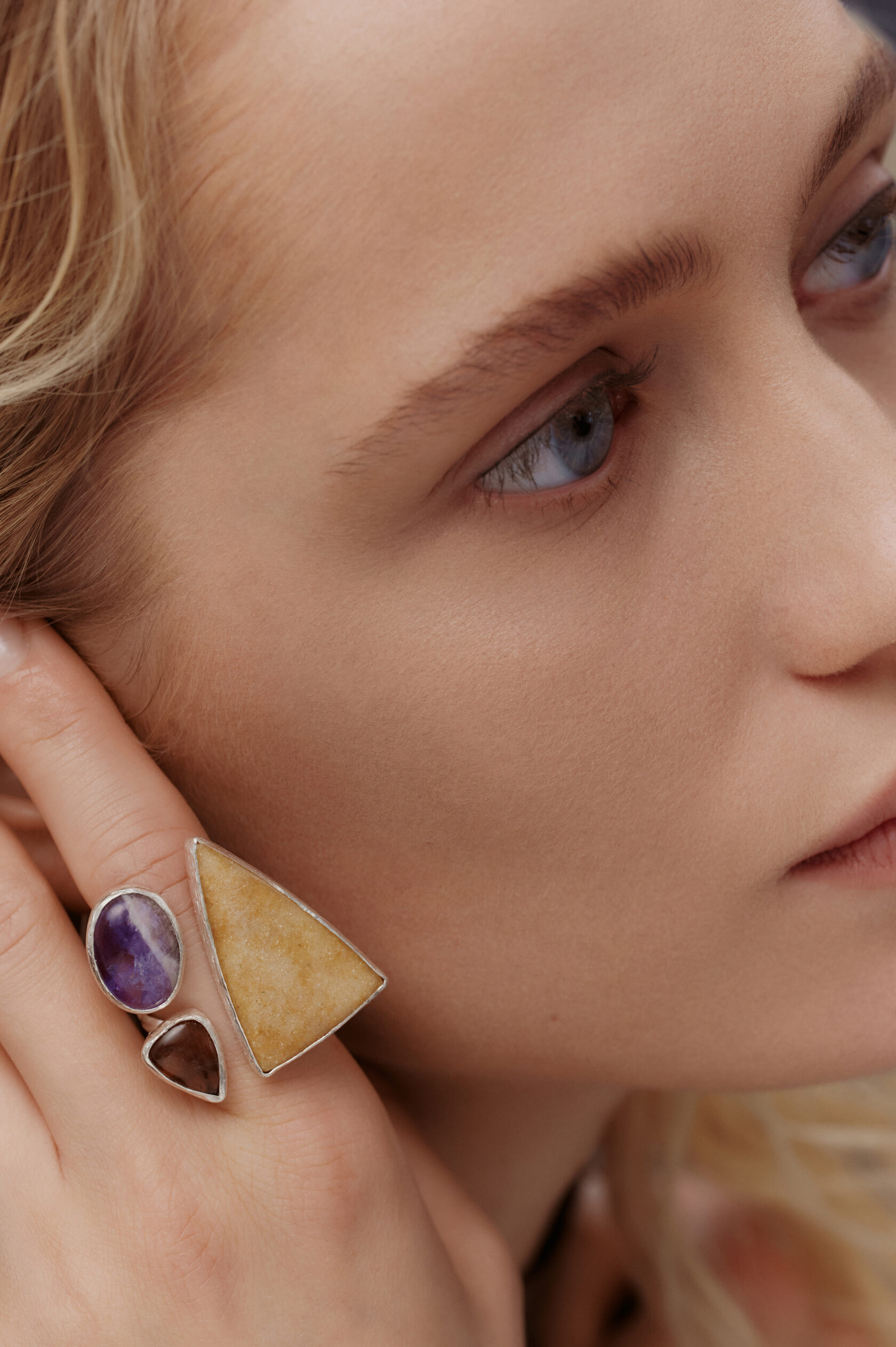 Кольцо с авантюрином, турмалином и аметистом