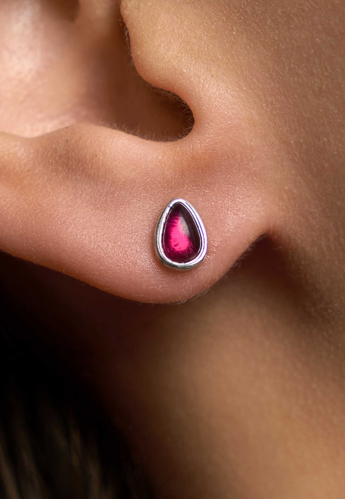 Пусеты с гранатом