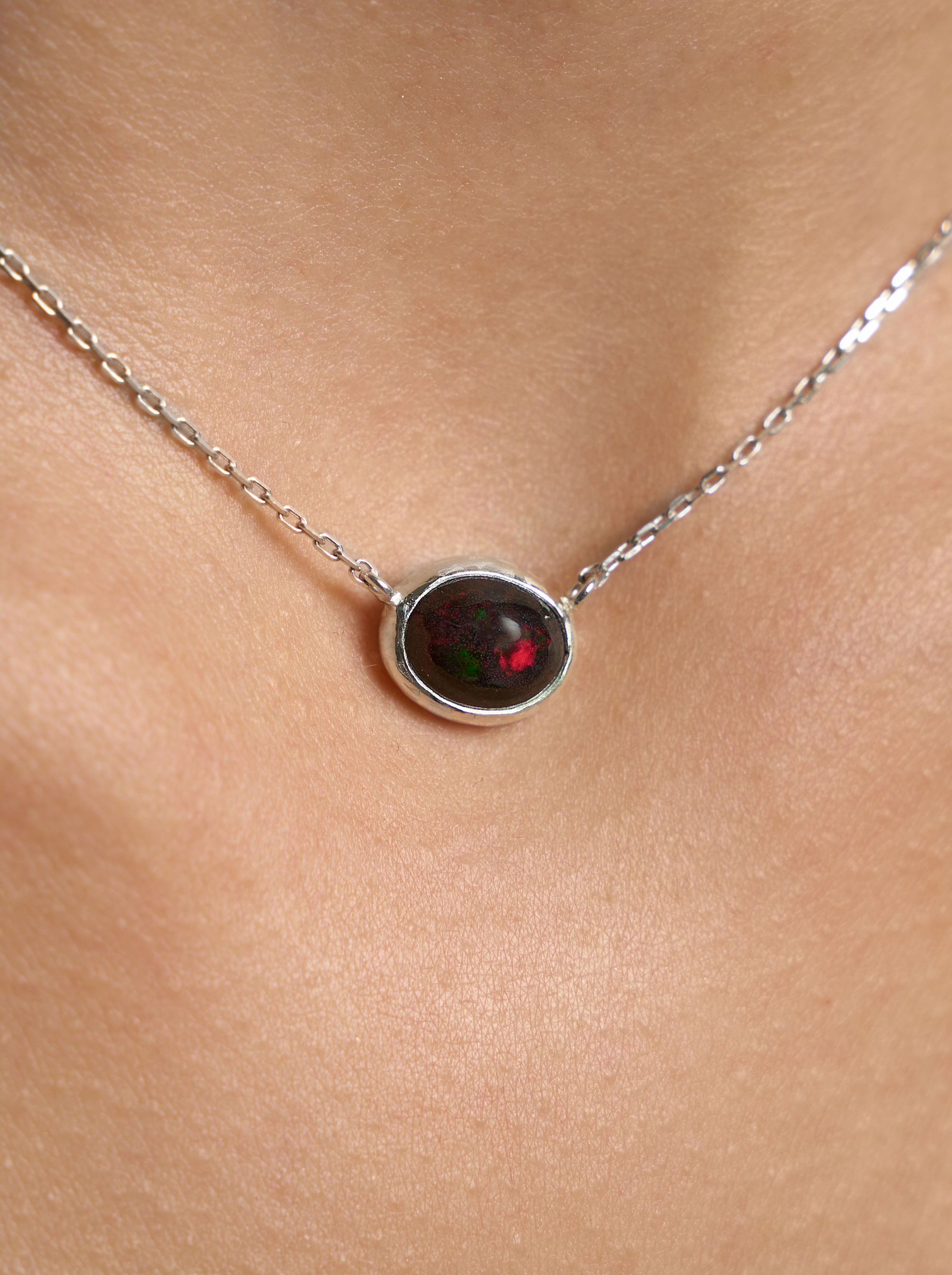 Подвеска с эфиопским опалом