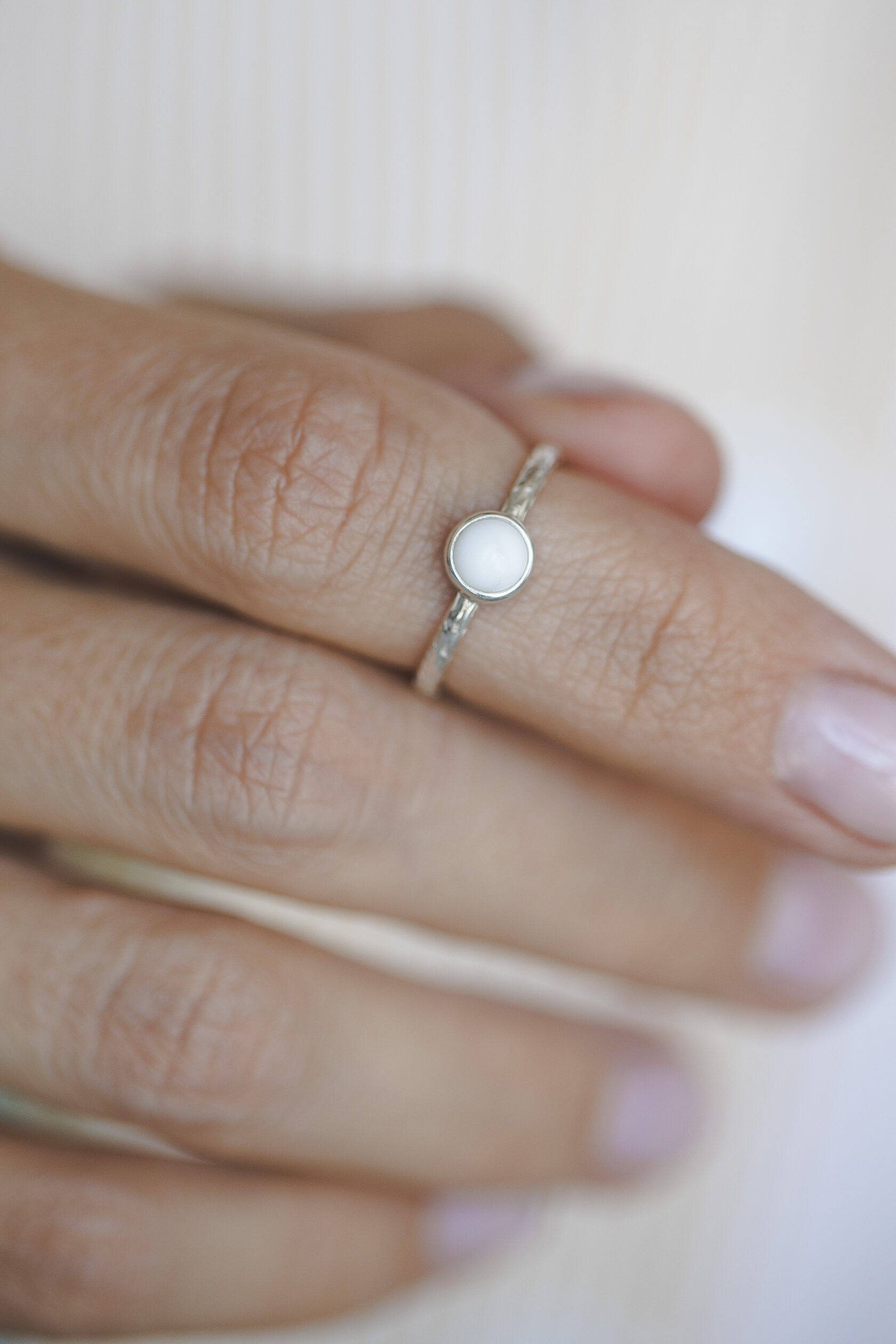 Кольцо с кахолонгом