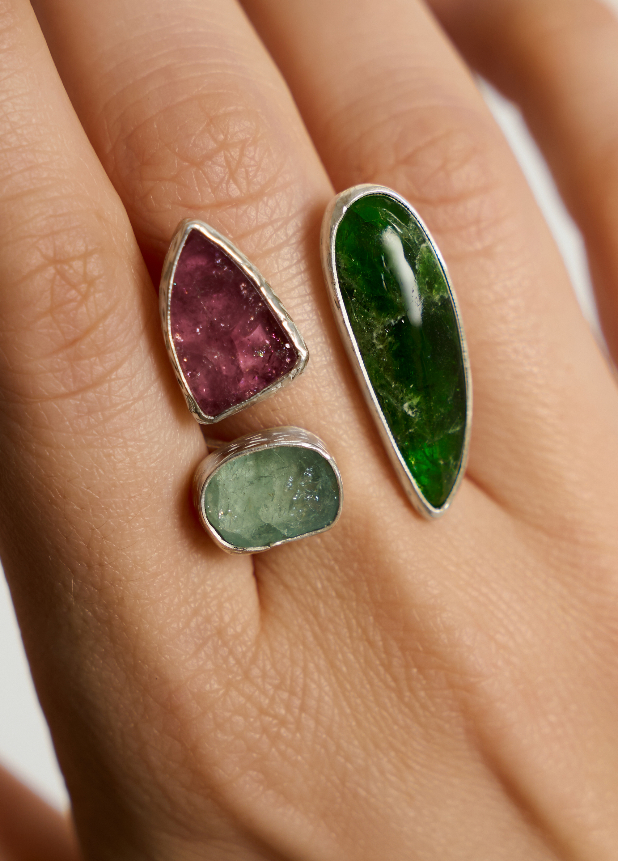 Кольцо с хромдиопсидом, турмалином и аквамарином Кольцо с хромдиопсидом, турмалином и аквамарином