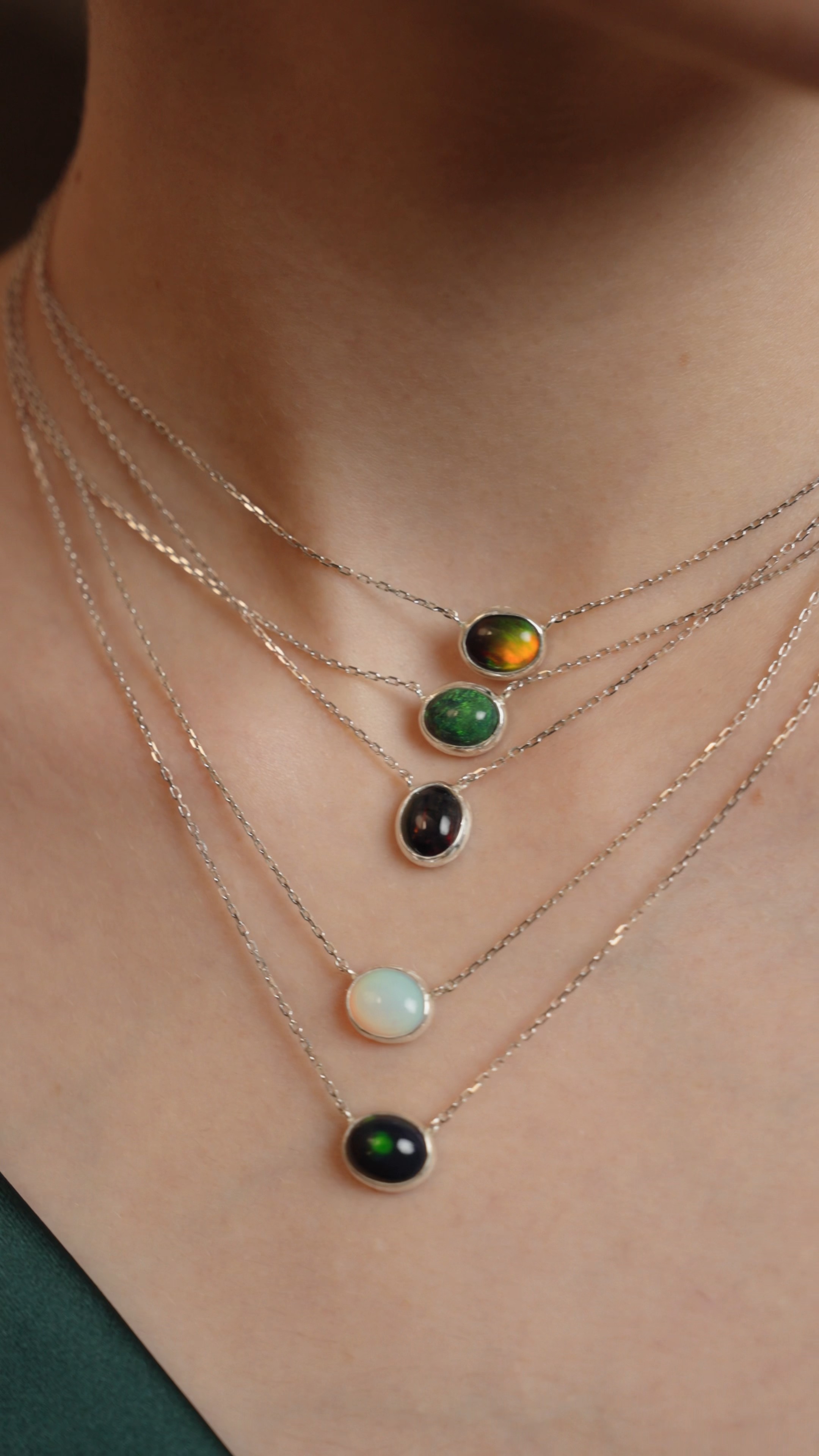 Подвеска с эфиопским опалом