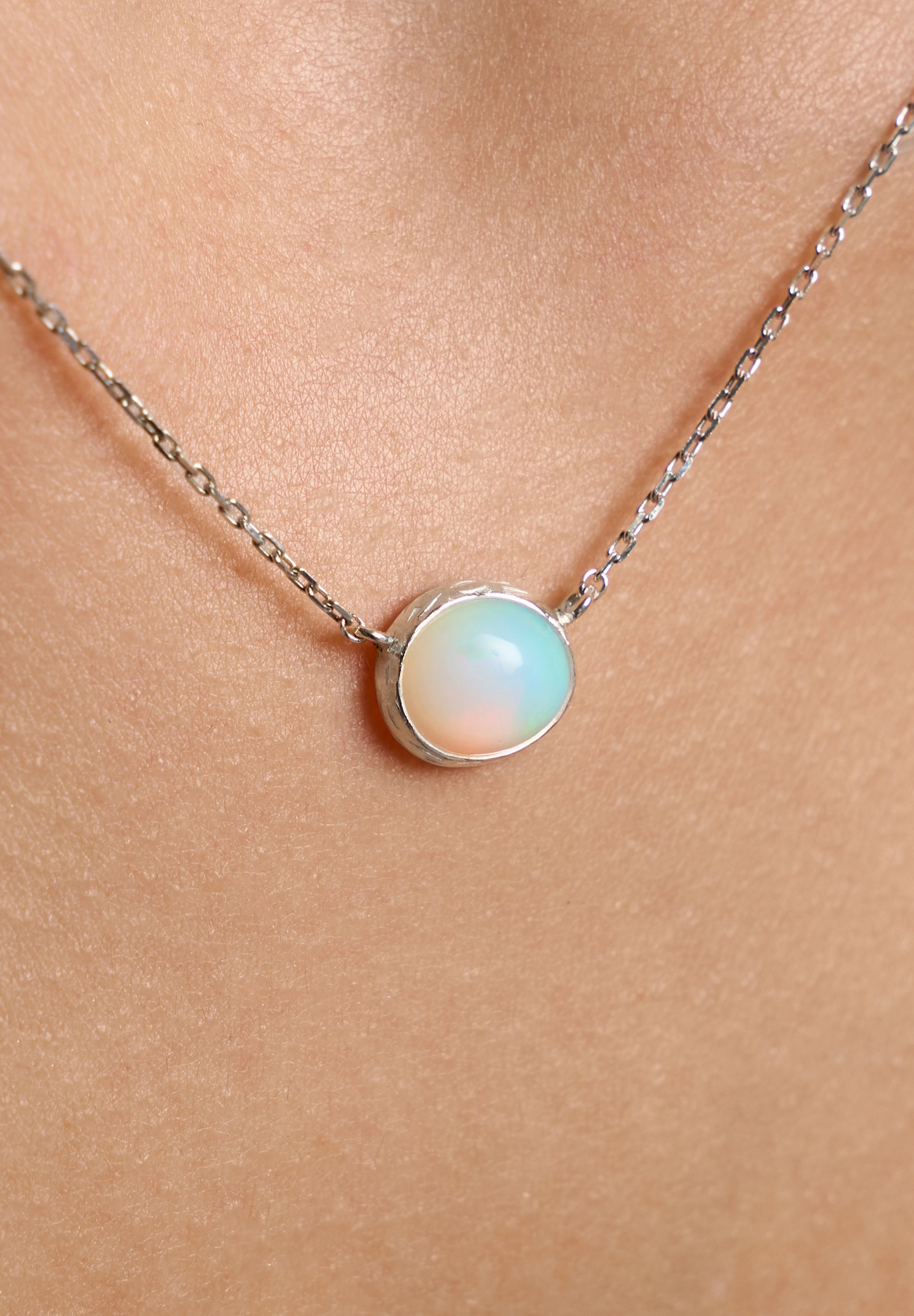 Подвеска с эфиопским опалом