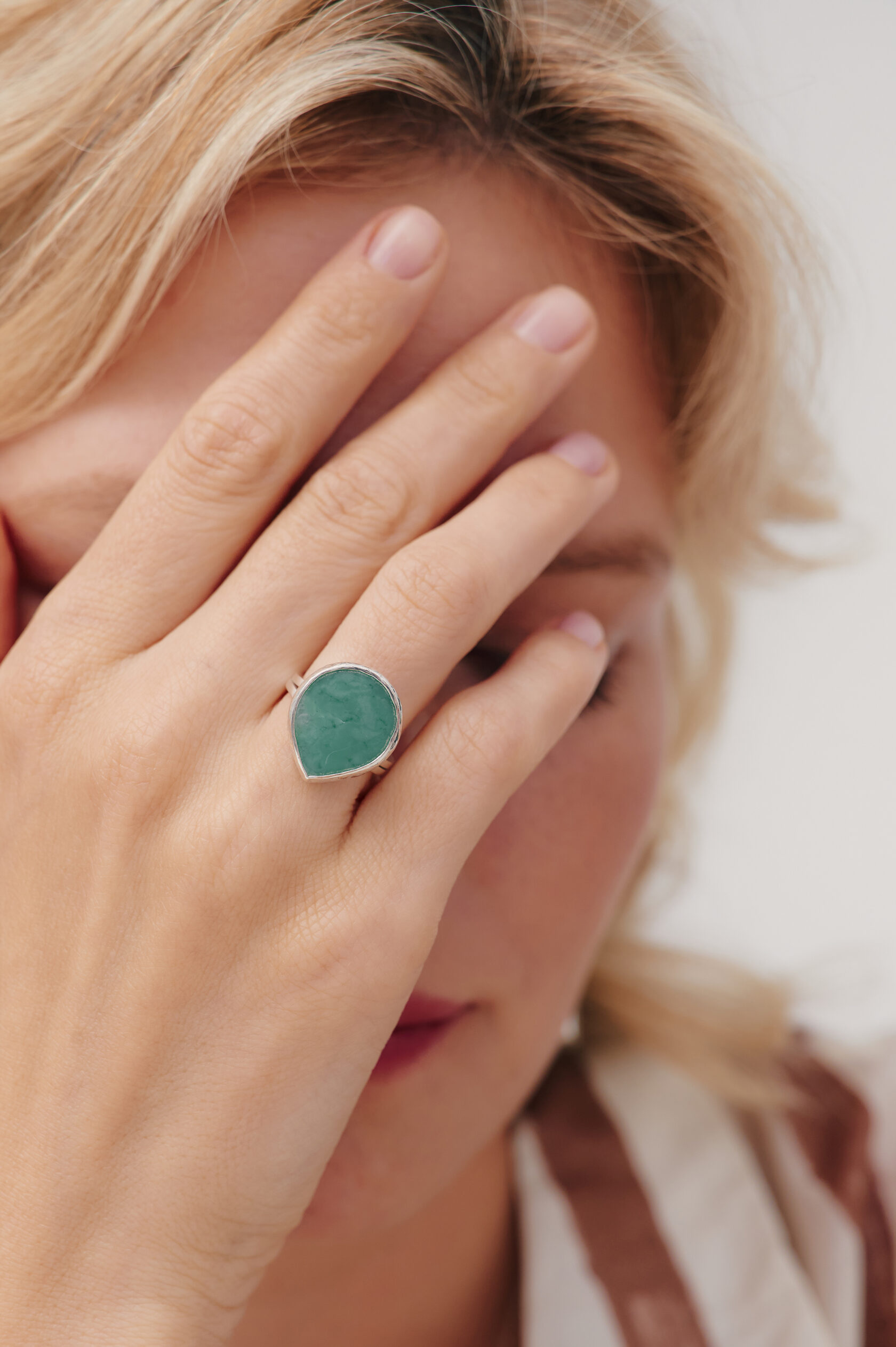 Кольцо с каплей хризопраза