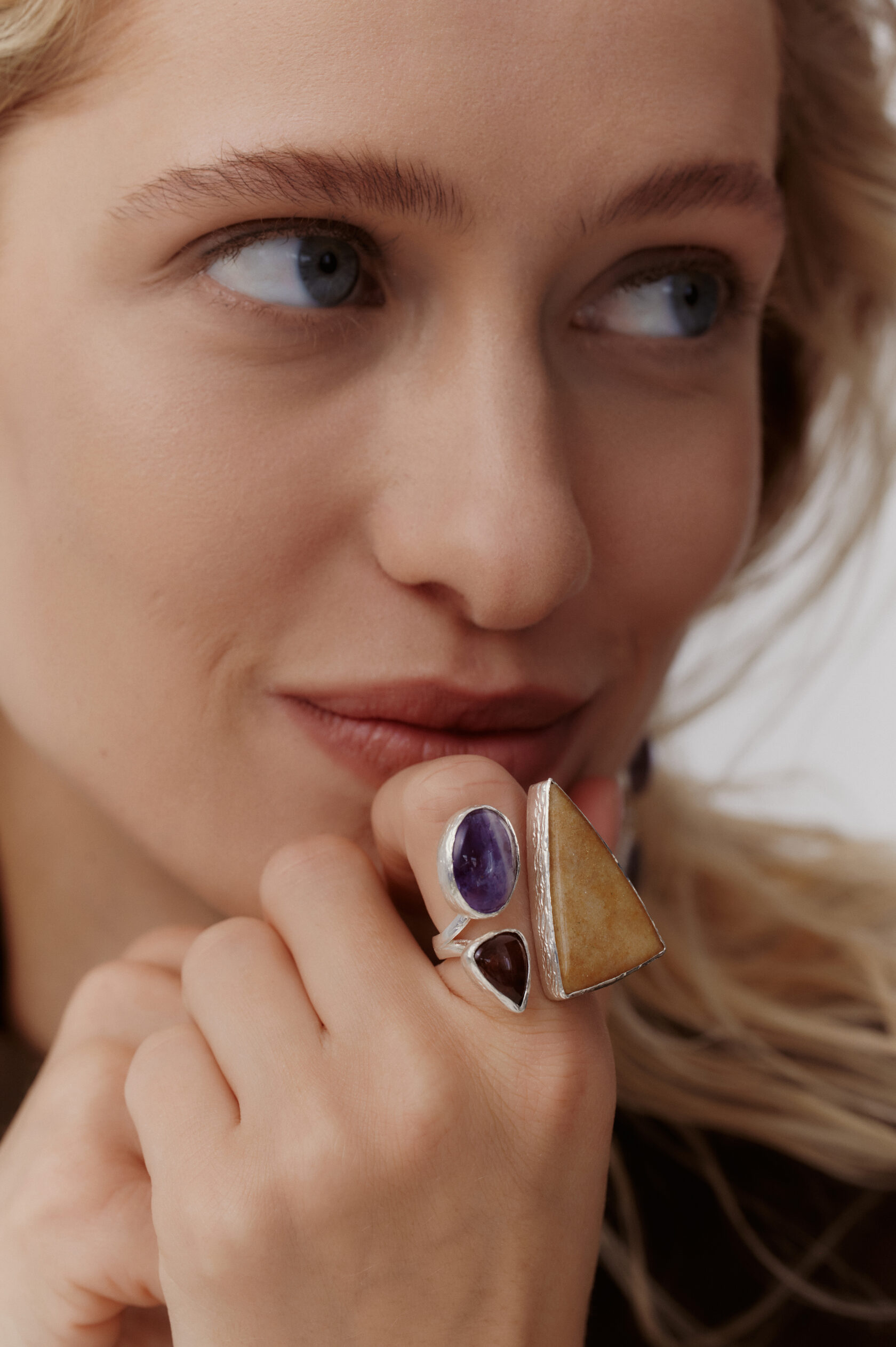 Кольцо с авантюрином, турмалином и аметистом