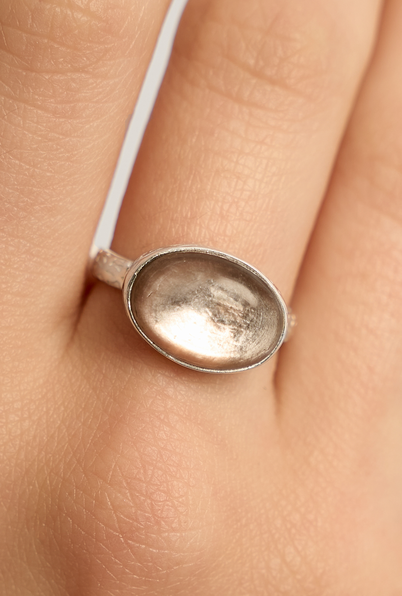 Кольцо с лепидолитом