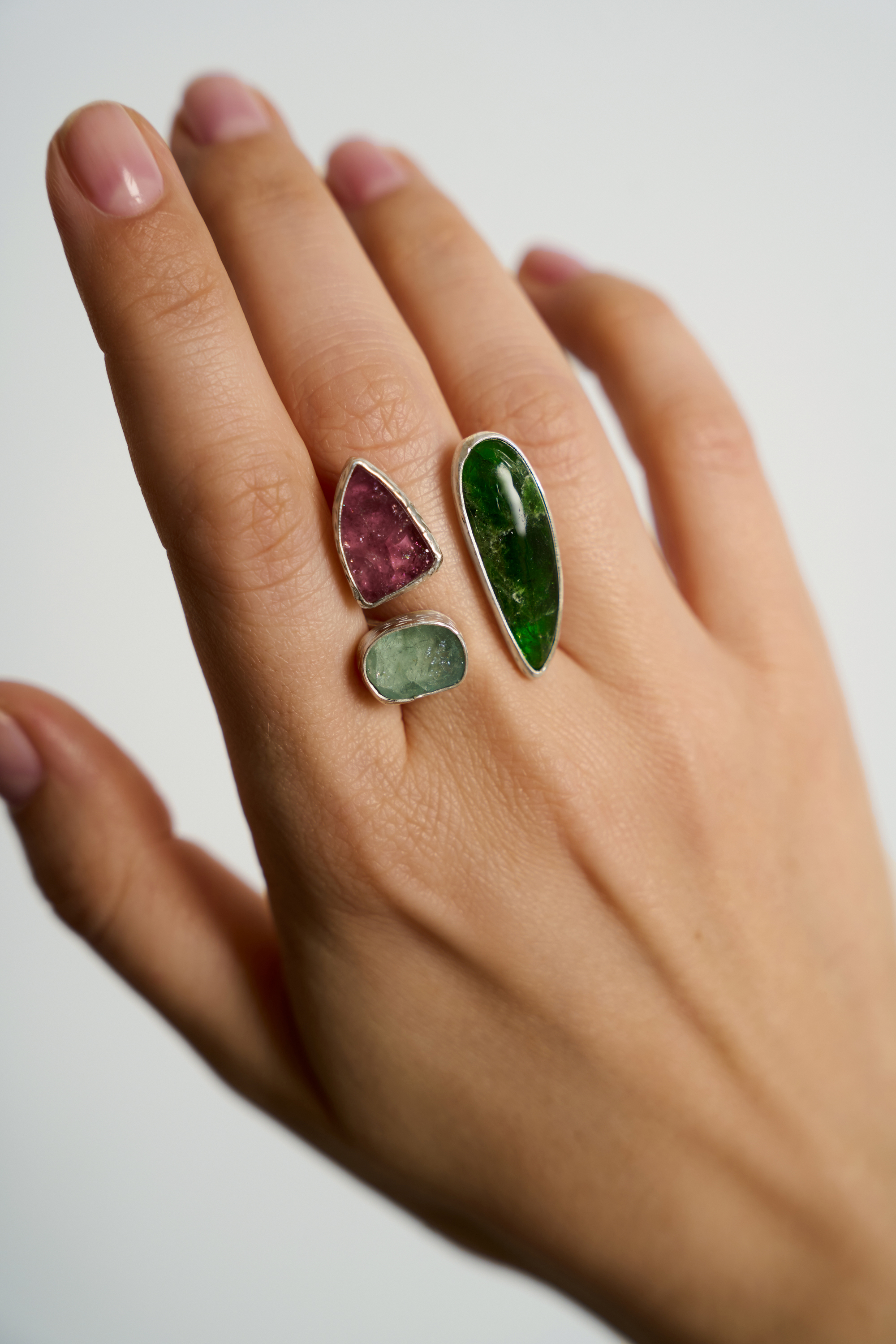 Кольцо с хромдиопсидом, турмалином и аквамарином Кольцо с хромдиопсидом, турмалином и аквамарином