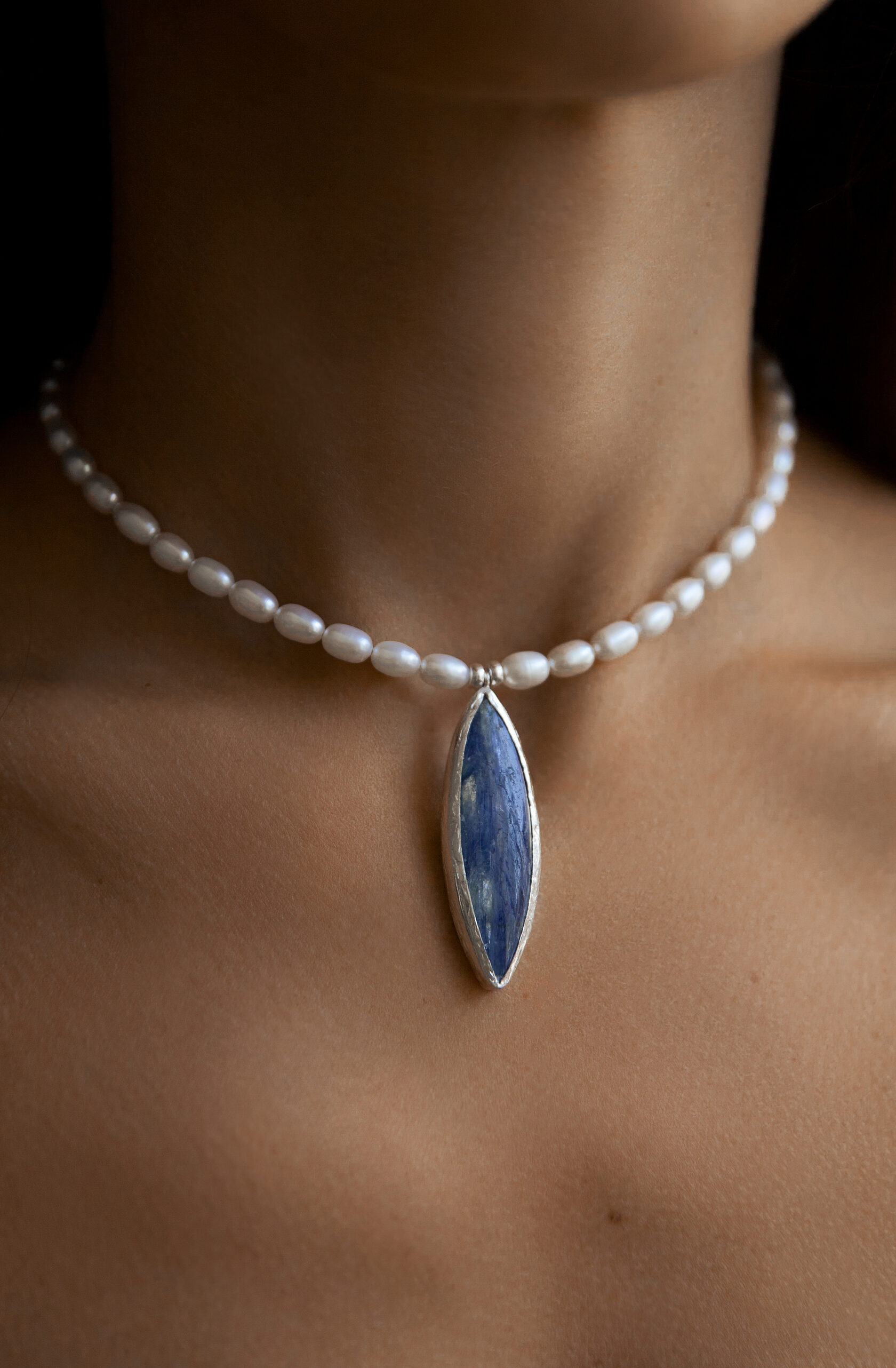 Чокер с кианитом