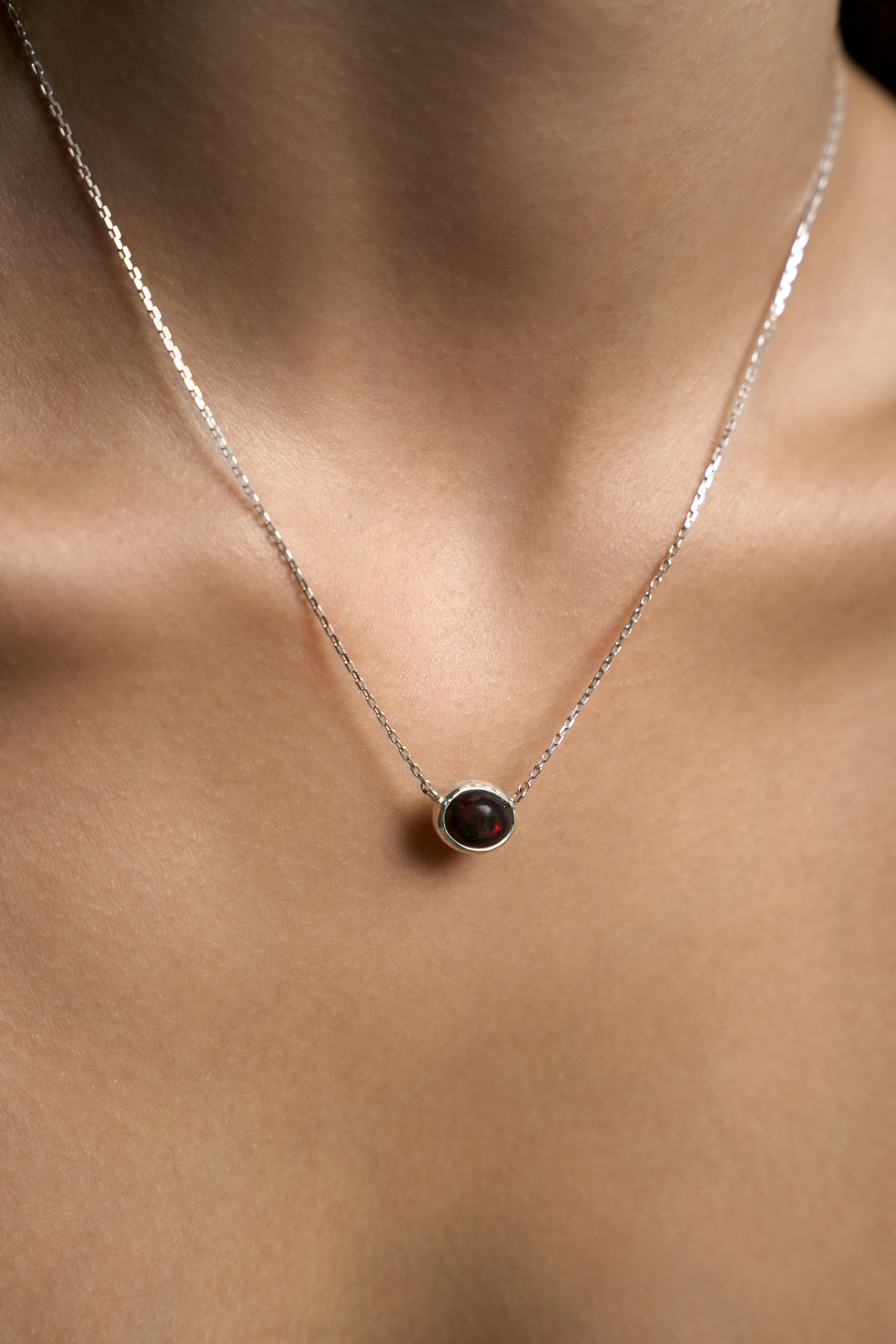 Подвеска с эфиопским опалом